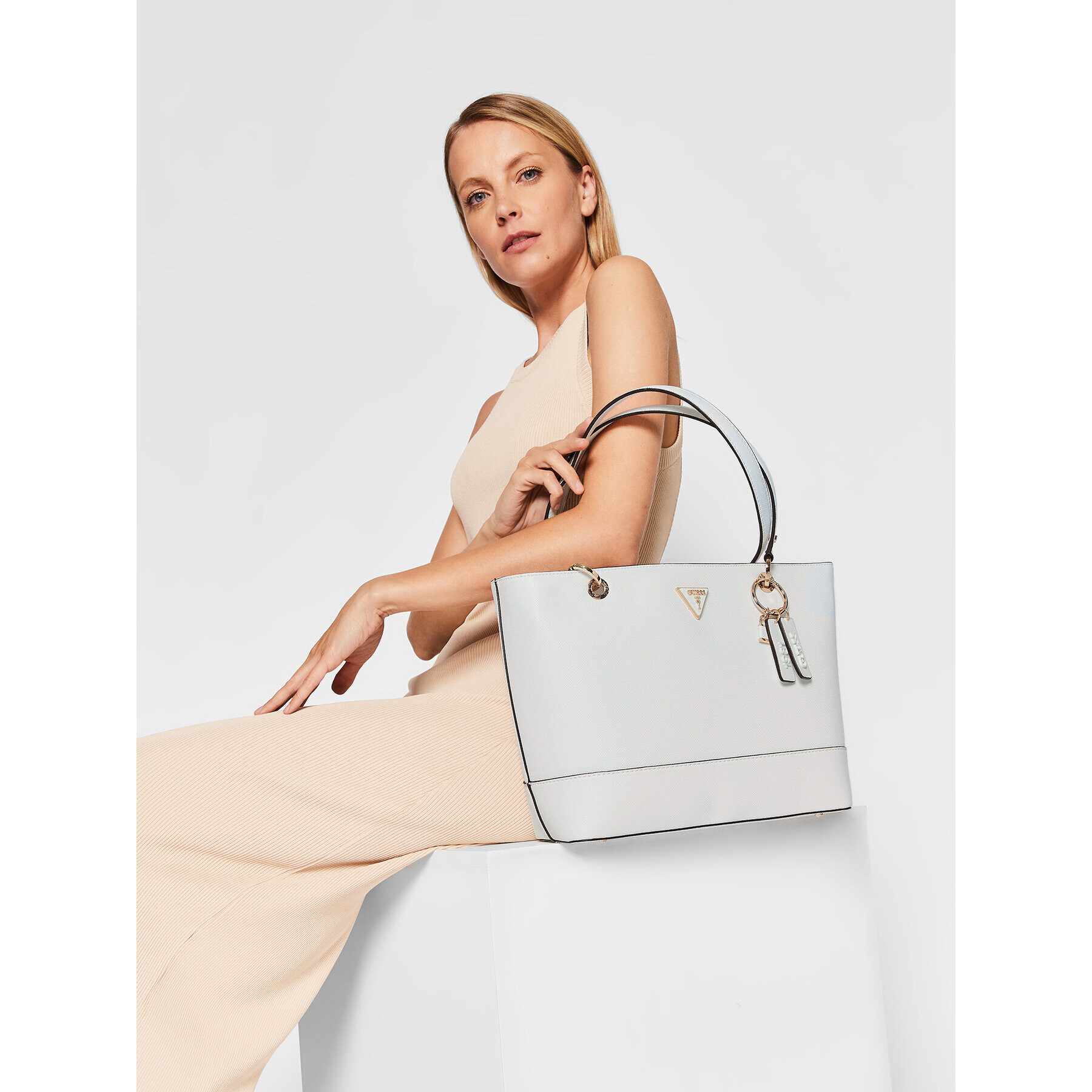 Guess Дамска чанта Noelle Elite Tote HWZG78 79230 Бял - Pepit.bg