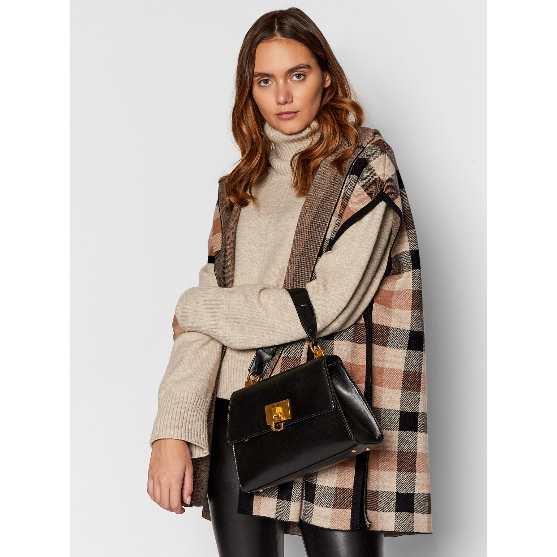 Guess Дамска чанта Stephi Top Handle Flap HWVE78 75200 Черен - Pepit.bg