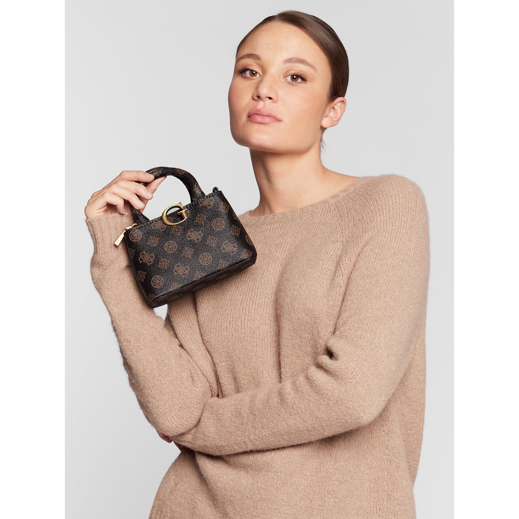 Guess Дамска чанта Vibe Mini HWPB86 58770 Кафяв - Pepit.bg