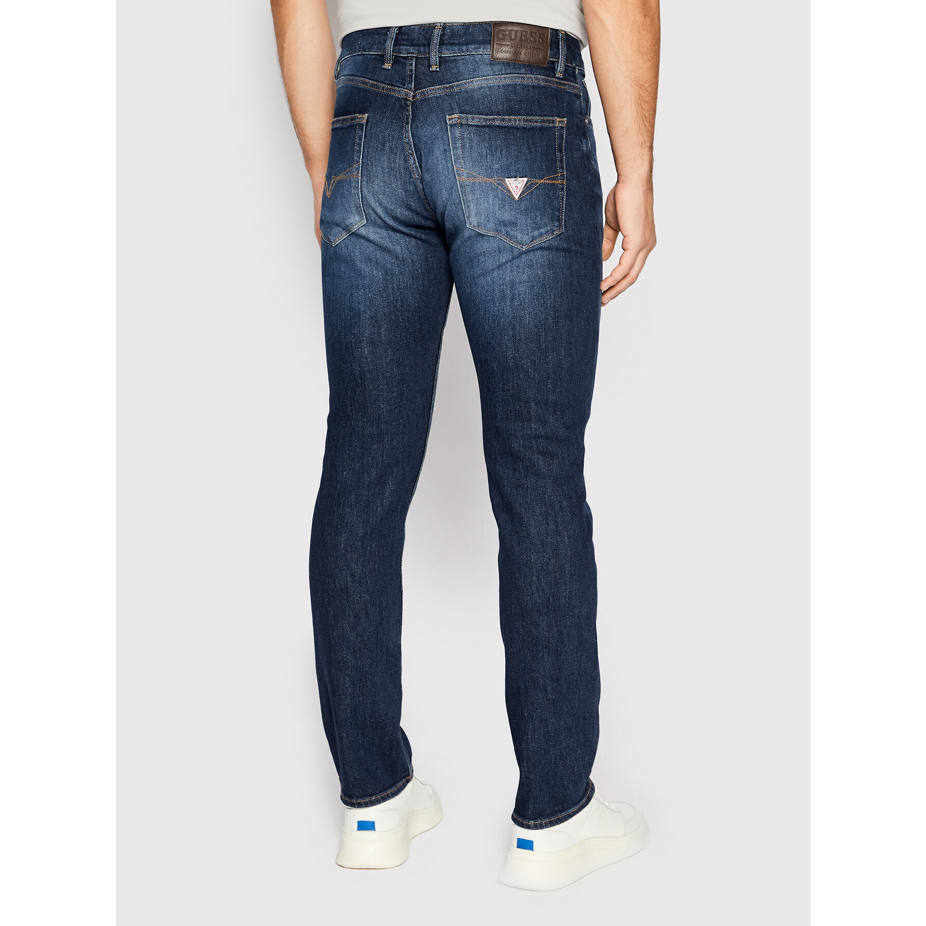 Guess Дънки Angeles M2YAN2 D4Q41 Тъмносин Slim Fit - Pepit.bg