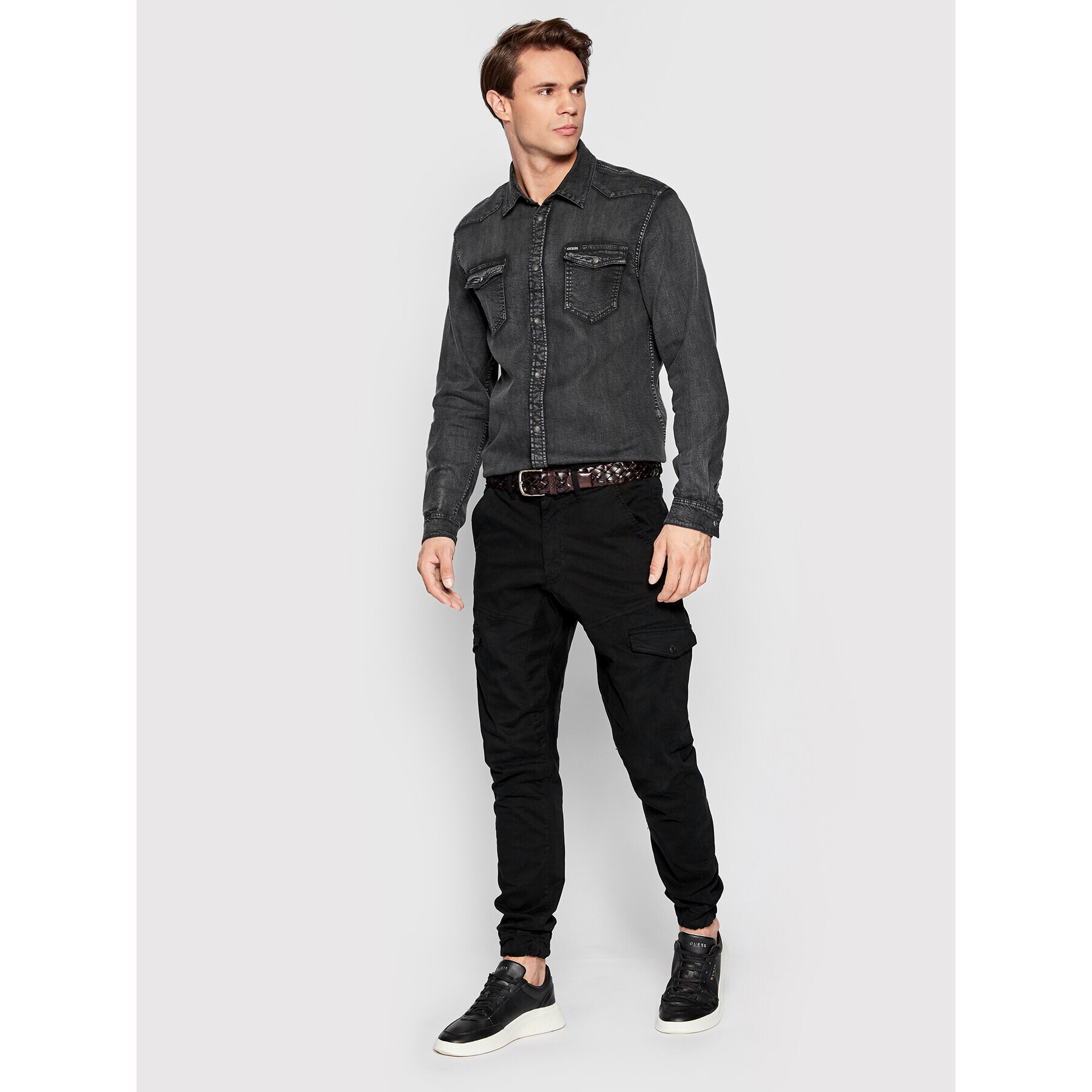 Guess дънкова риза M2YH02 D4F34 Черен Slim Fit - Pepit.bg