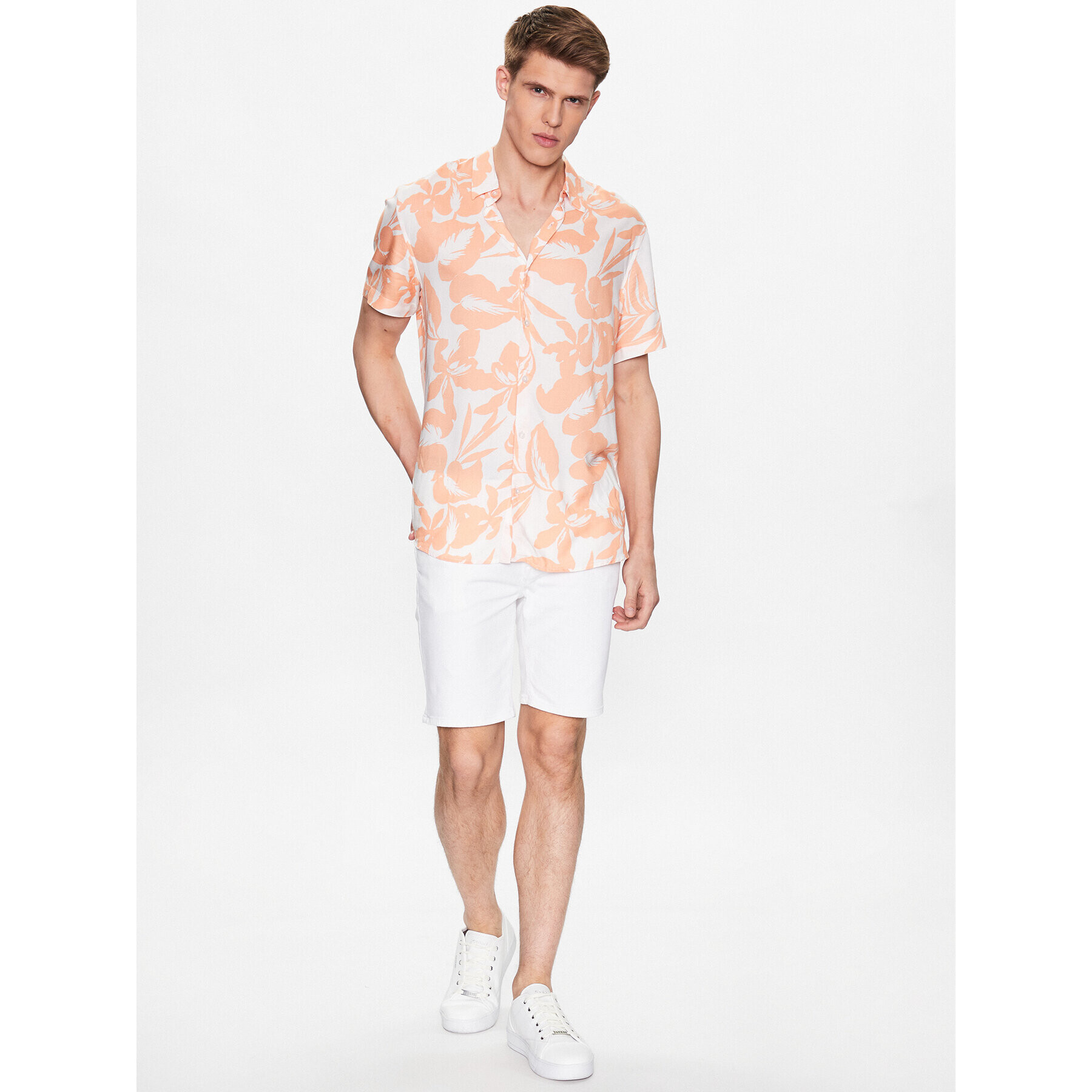 Guess Дънкови шорти Angels M3GD03 D4Z91 Бял Slim Fit - Pepit.bg