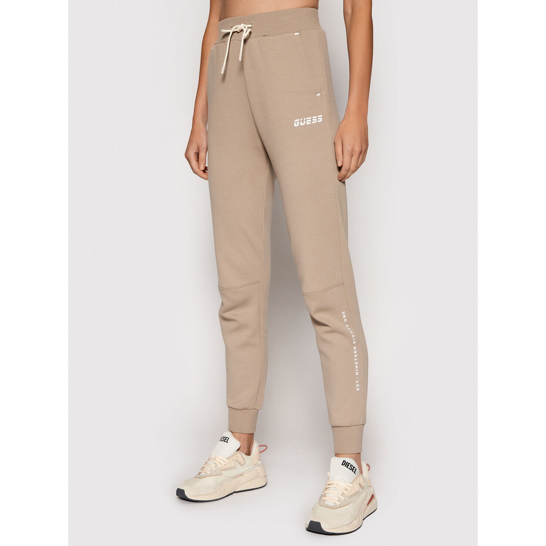 Guess Долнище анцуг Abby O0BA26 KA3P1 Бежов Regular Fit - Pepit.bg