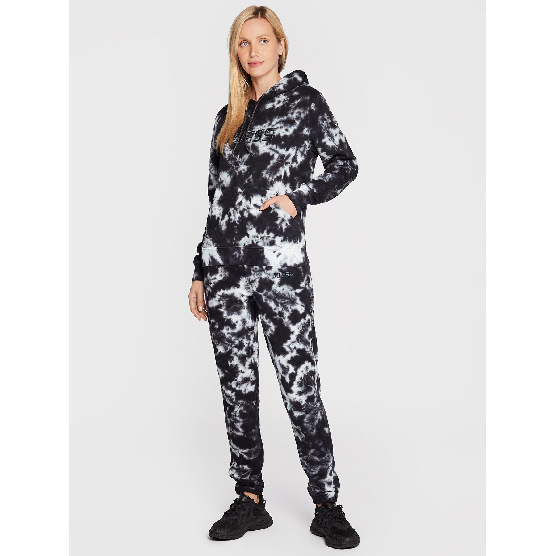 Guess Долнище анцуг Dora V2BB05 K68I0 Тъмносин Regular Fit - Pepit.bg