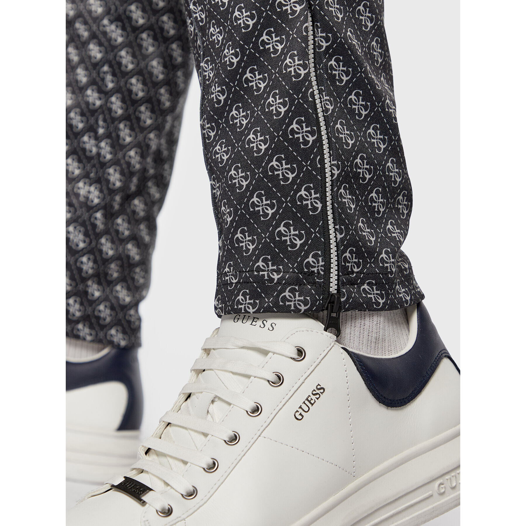 Guess Долнище анцуг Korbin Z2BB05 FL04Q Черен Regular Fit - Pepit.bg
