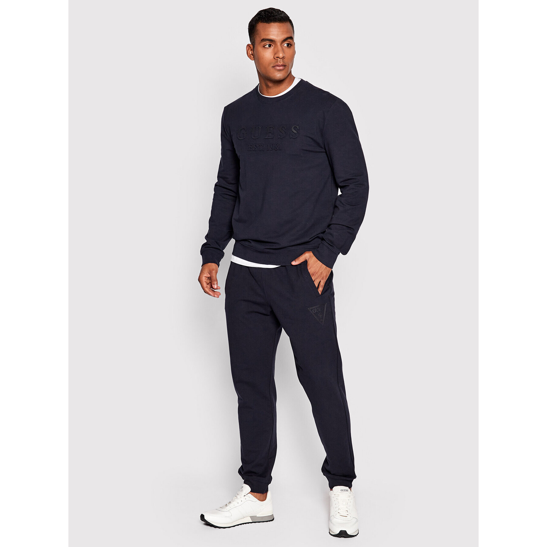 Guess Долнище анцуг M2YB37 K6ZS1 Тъмносин Slim Fit - Pepit.bg