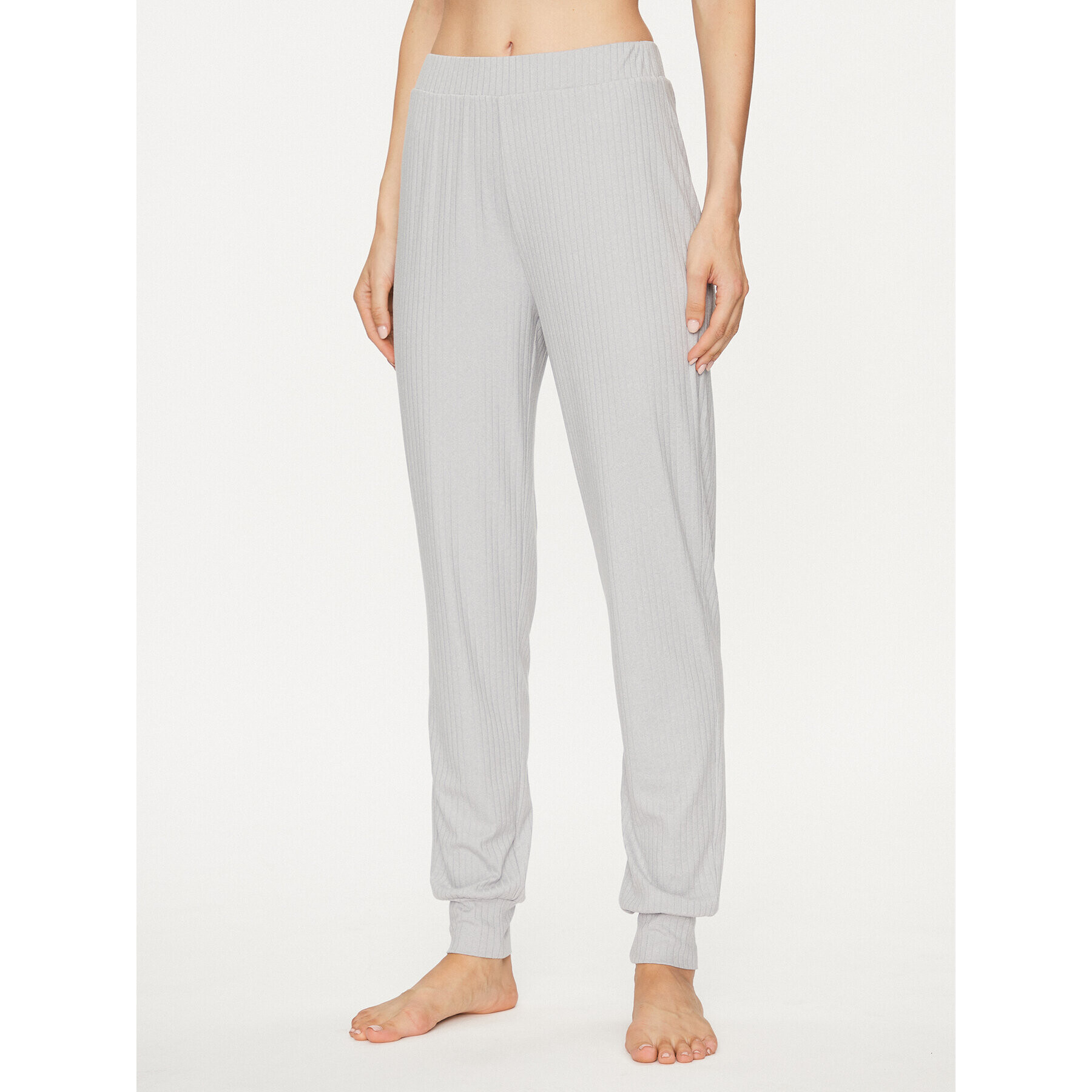 Guess Долнище анцуг O3BB00 KBXB2 Сив Regular Fit - Pepit.bg