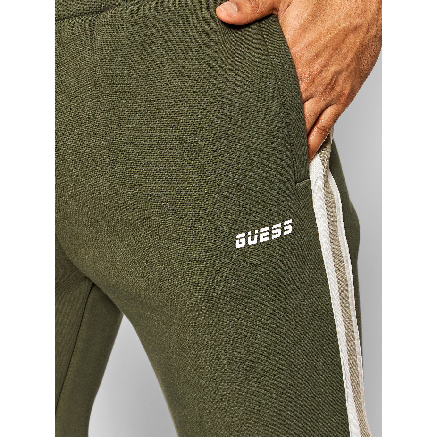 Guess Долнище анцуг U1BA27 FL046 Зелен Regular Fit - Pepit.bg