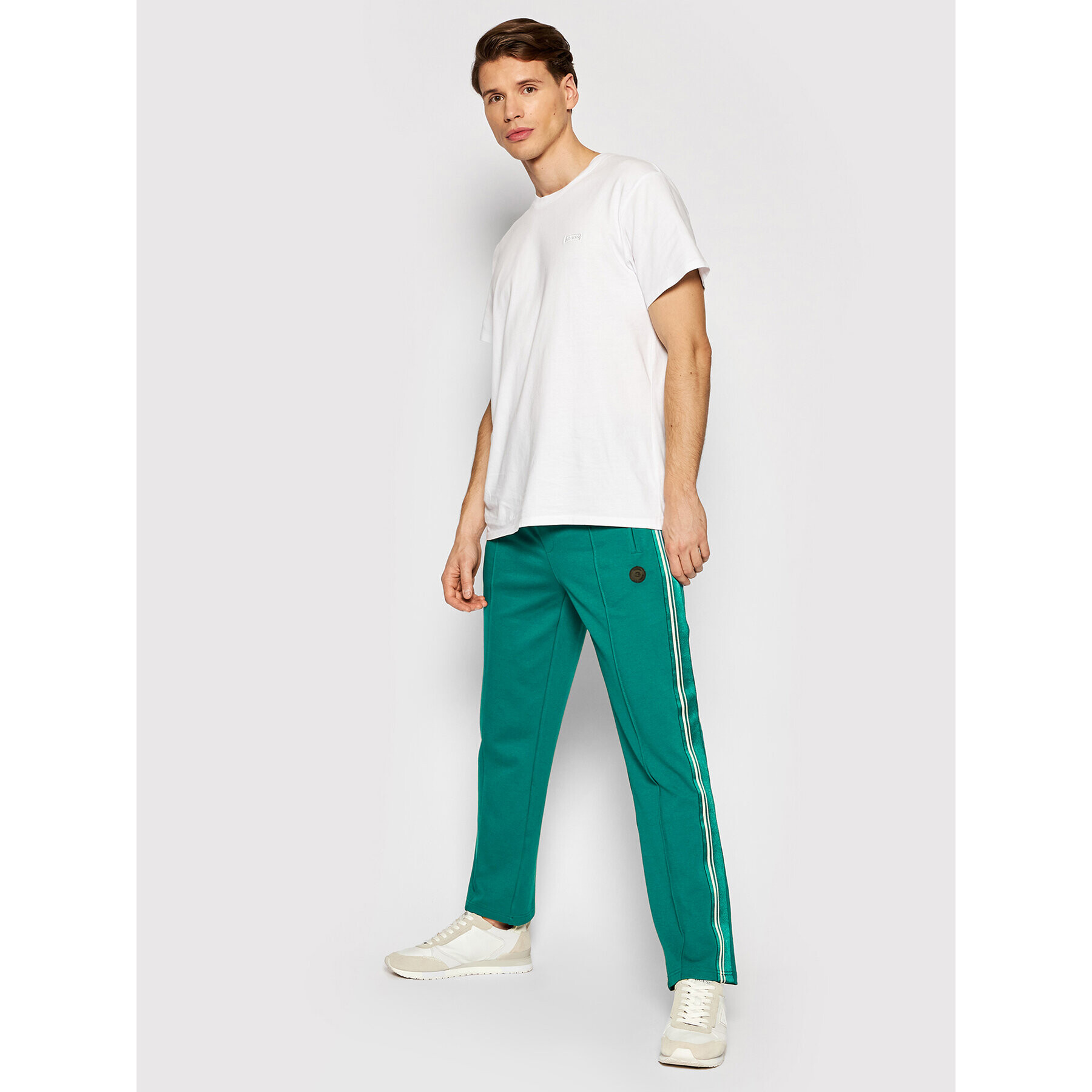 Guess Долнище анцуг U1GA41 RAJW0 Зелен Regular Fit - Pepit.bg