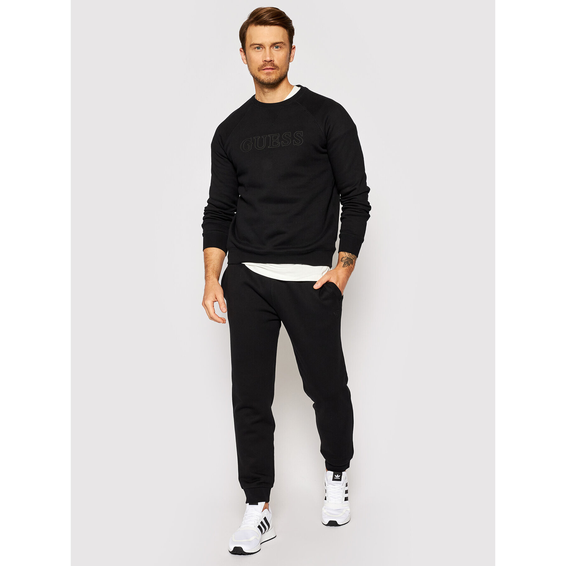 Guess Долнище анцуг U1YA04 K9V31 Черен Regular Fit - Pepit.bg