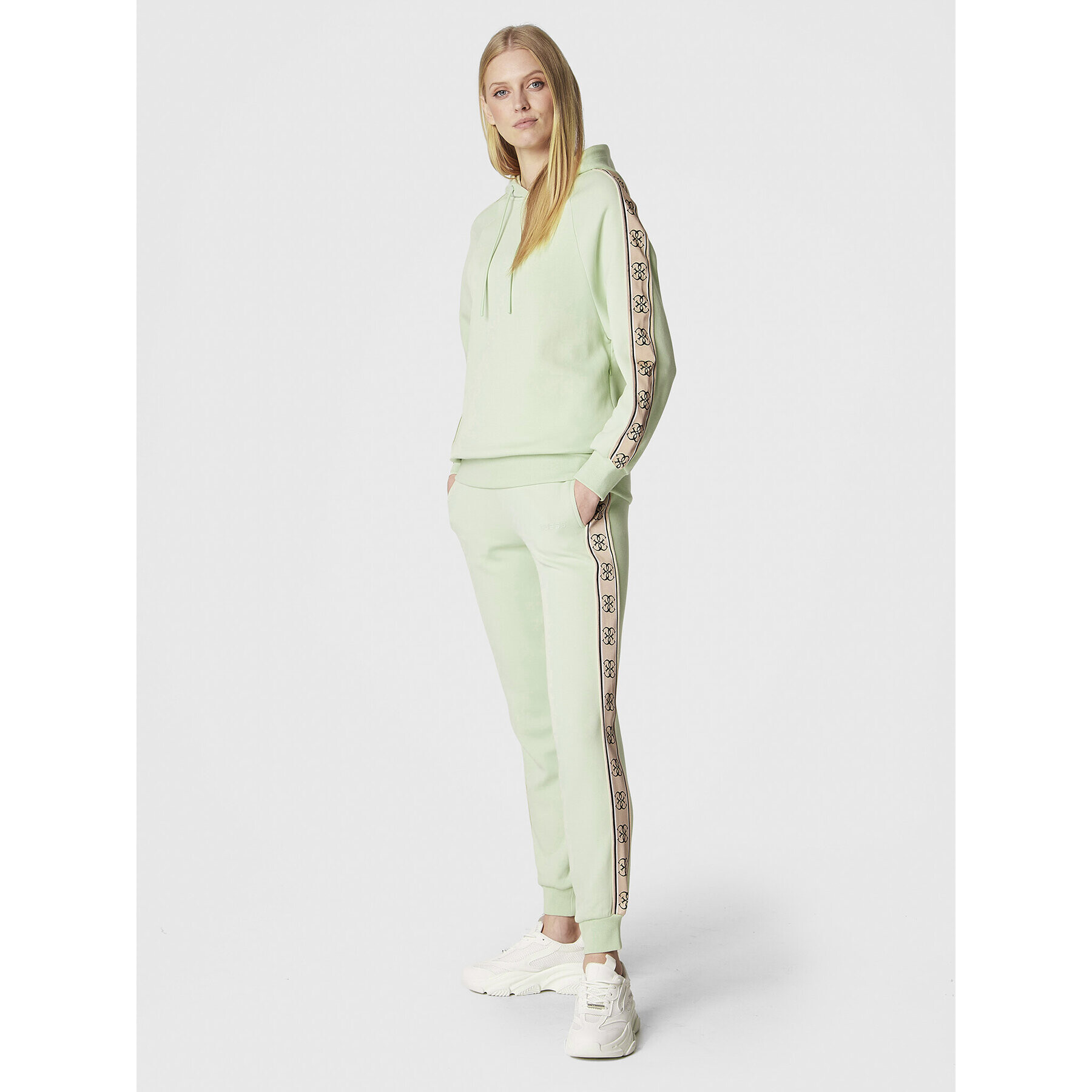 Guess Долнище анцуг V2RB05 KA3P1 Зелен Regular Fit - Pepit.bg