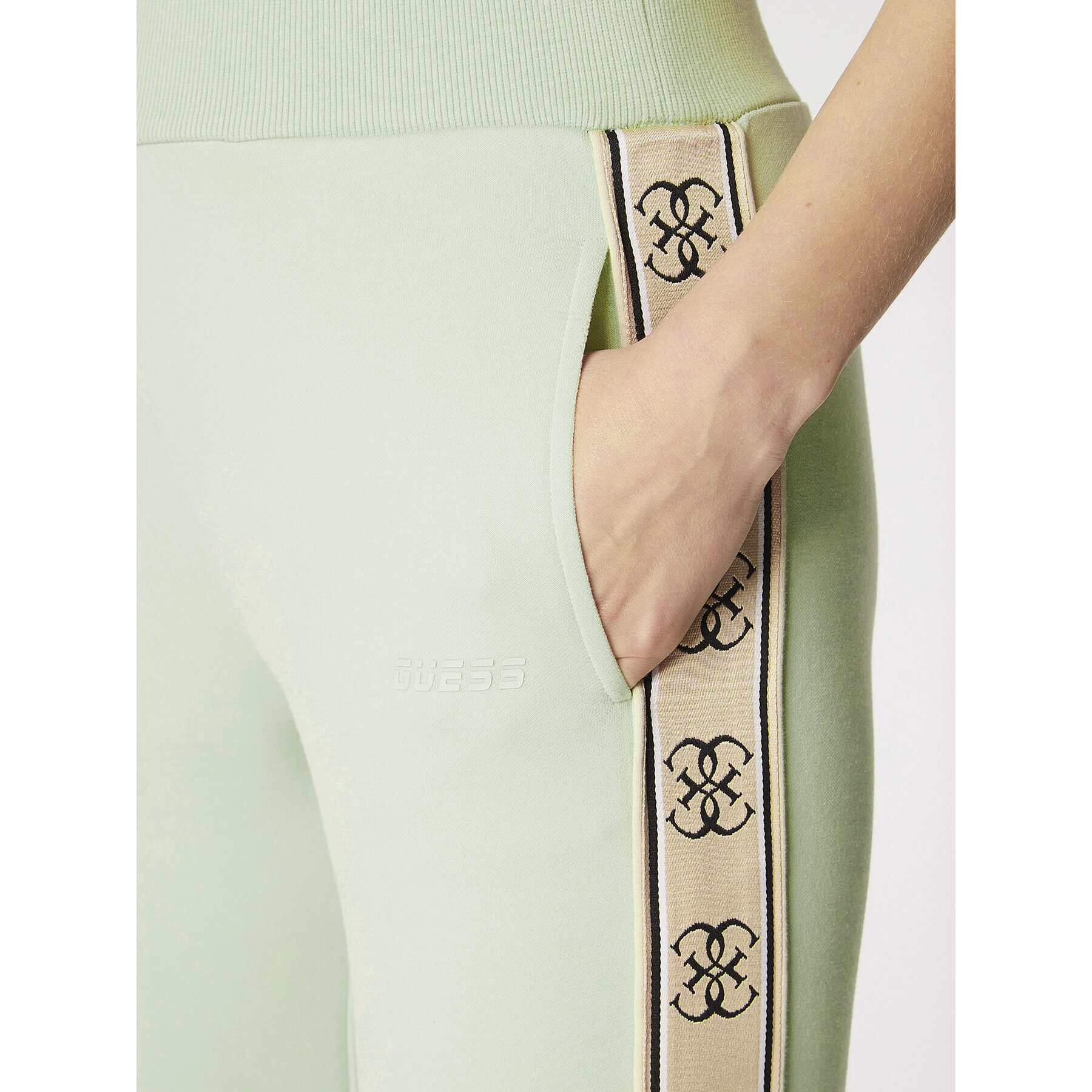 Guess Долнище анцуг V2RB05 KA3P1 Зелен Regular Fit - Pepit.bg