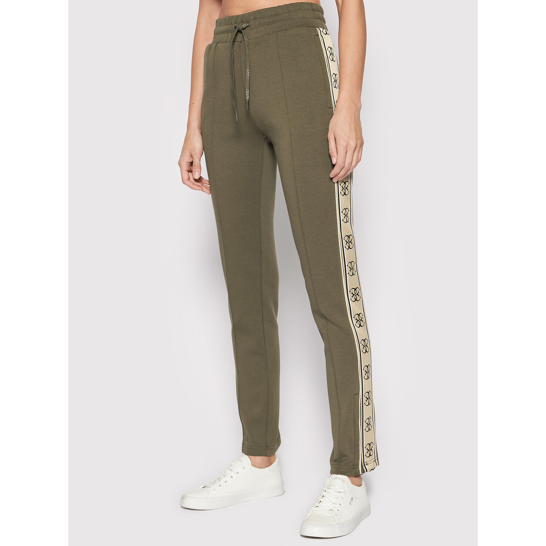 Guess Долнище анцуг V2RB26 KA3P1 Зелен Regular Fit - Pepit.bg