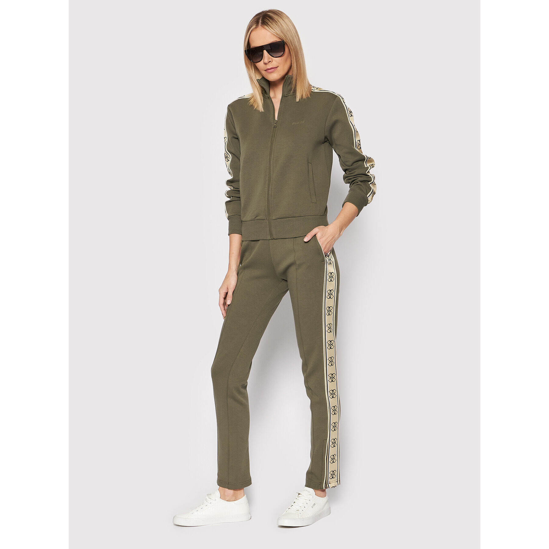 Guess Долнище анцуг V2RB26 KA3P1 Зелен Regular Fit - Pepit.bg