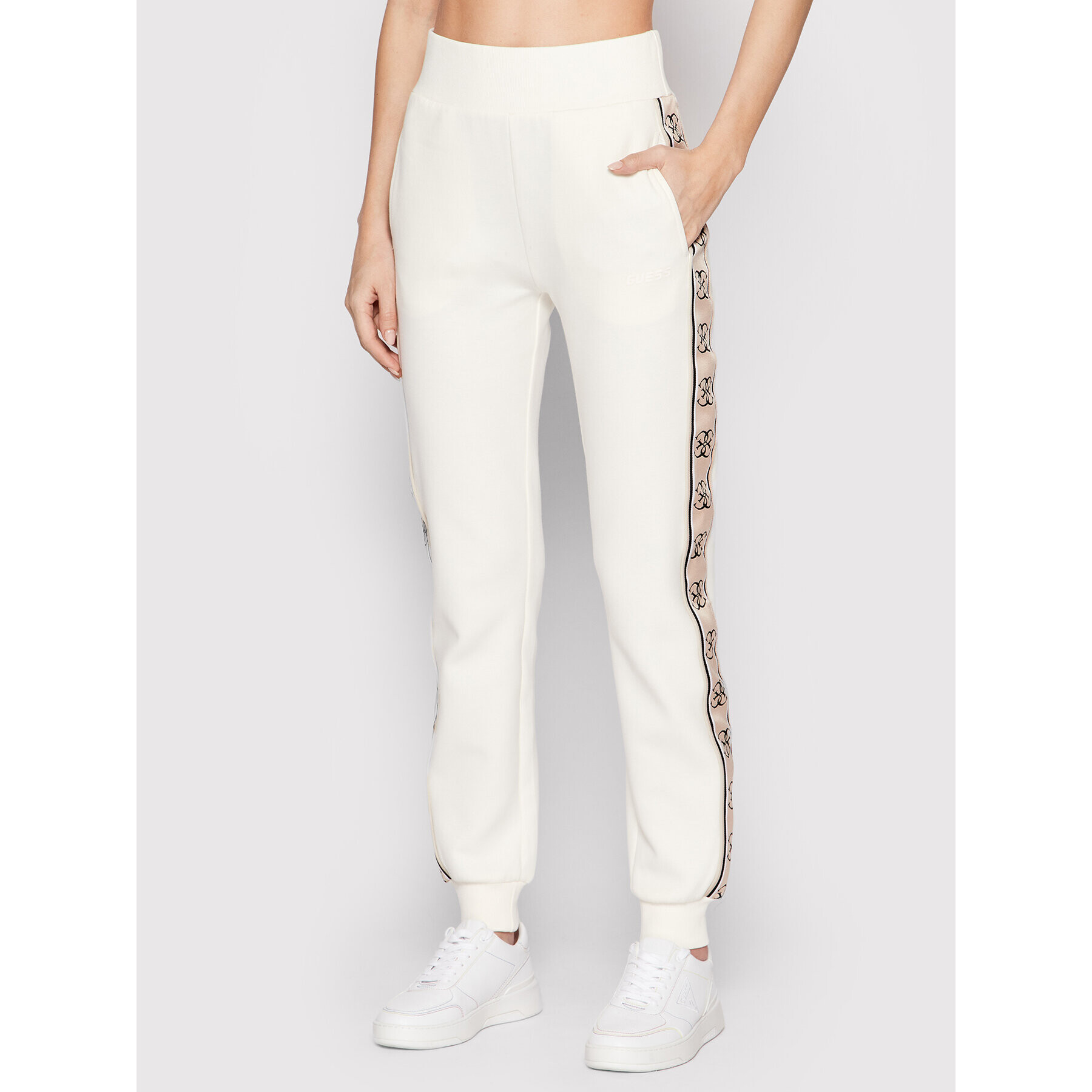 Guess Долнище анцуг V2YB15 KA3P1 Бежов Regular Fit - Pepit.bg