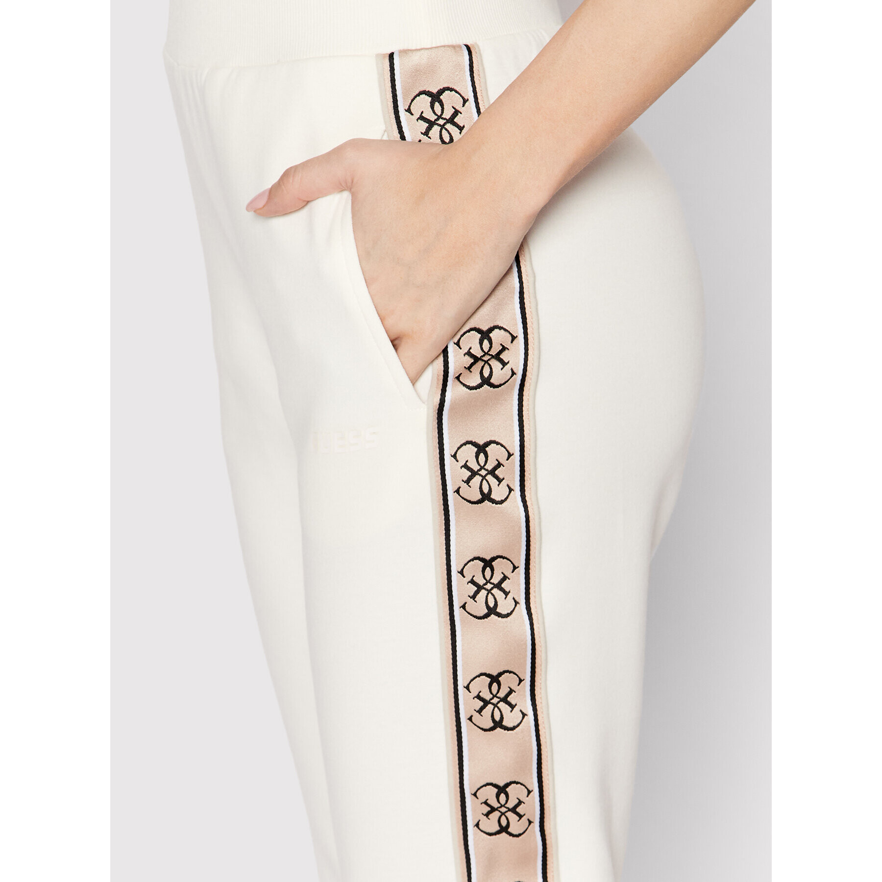 Guess Долнище анцуг V2YB15 KA3P1 Бежов Regular Fit - Pepit.bg