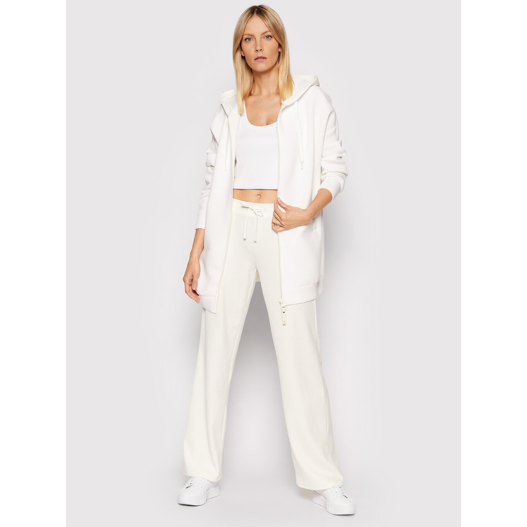 Guess Долнище анцуг G-Charm W1BQ12 K9DT1 Бял Relaxed Fit - Pepit.bg