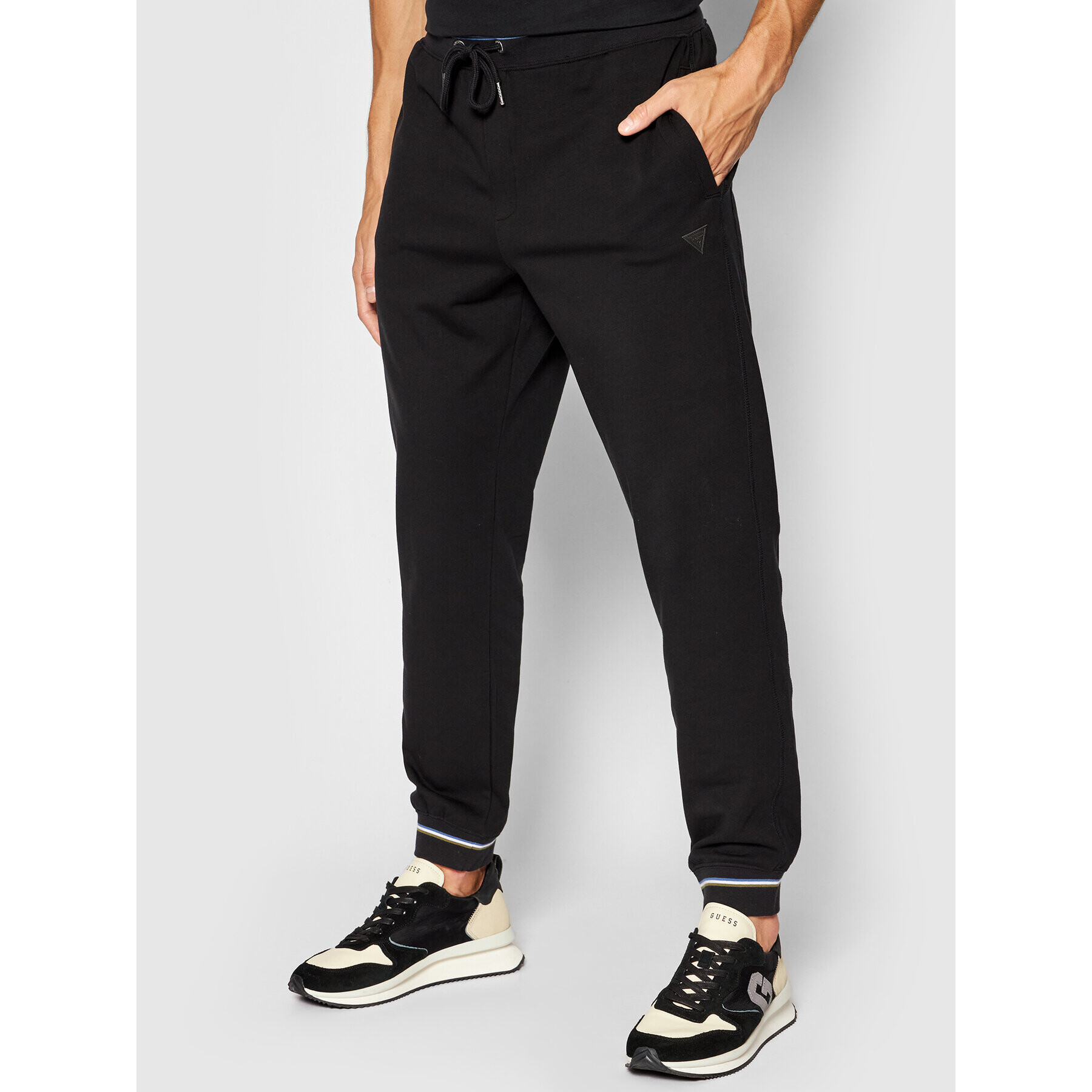 Guess Долнище анцуг M1YB37 K7ON1 Черен Slim Fit - Pepit.bg