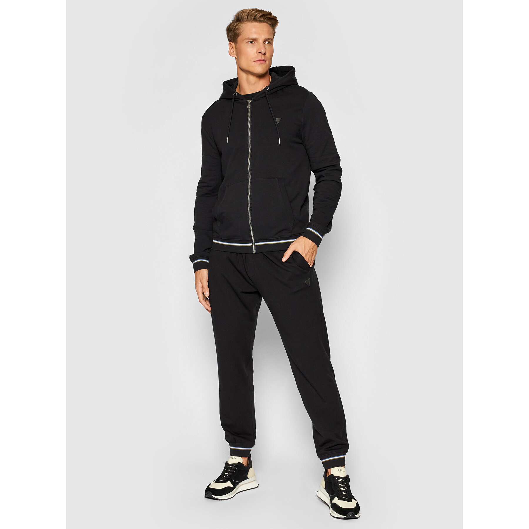 Guess Долнище анцуг M1YB37 K7ON1 Черен Slim Fit - Pepit.bg