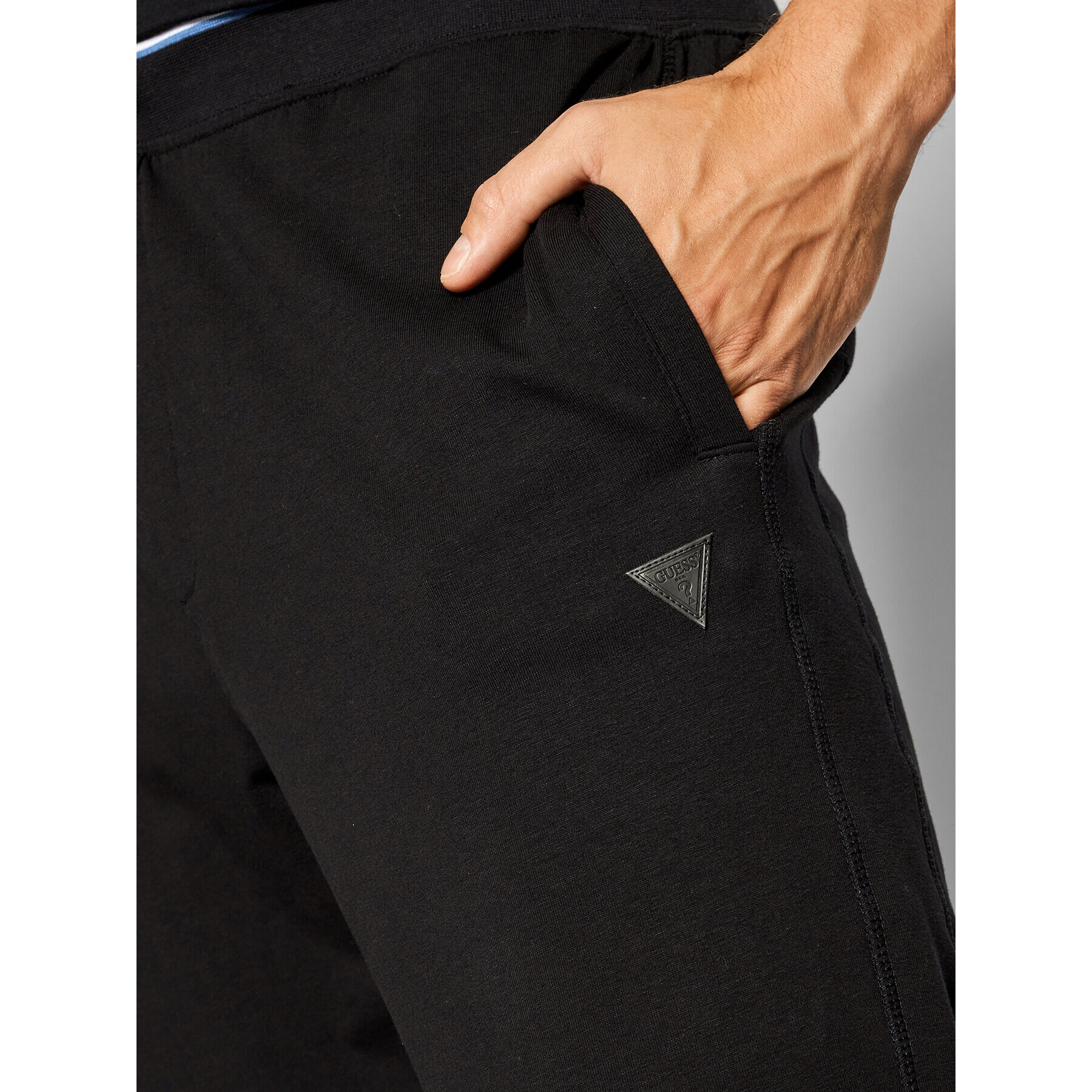 Guess Долнище анцуг M1YB37 K7ON1 Черен Slim Fit - Pepit.bg