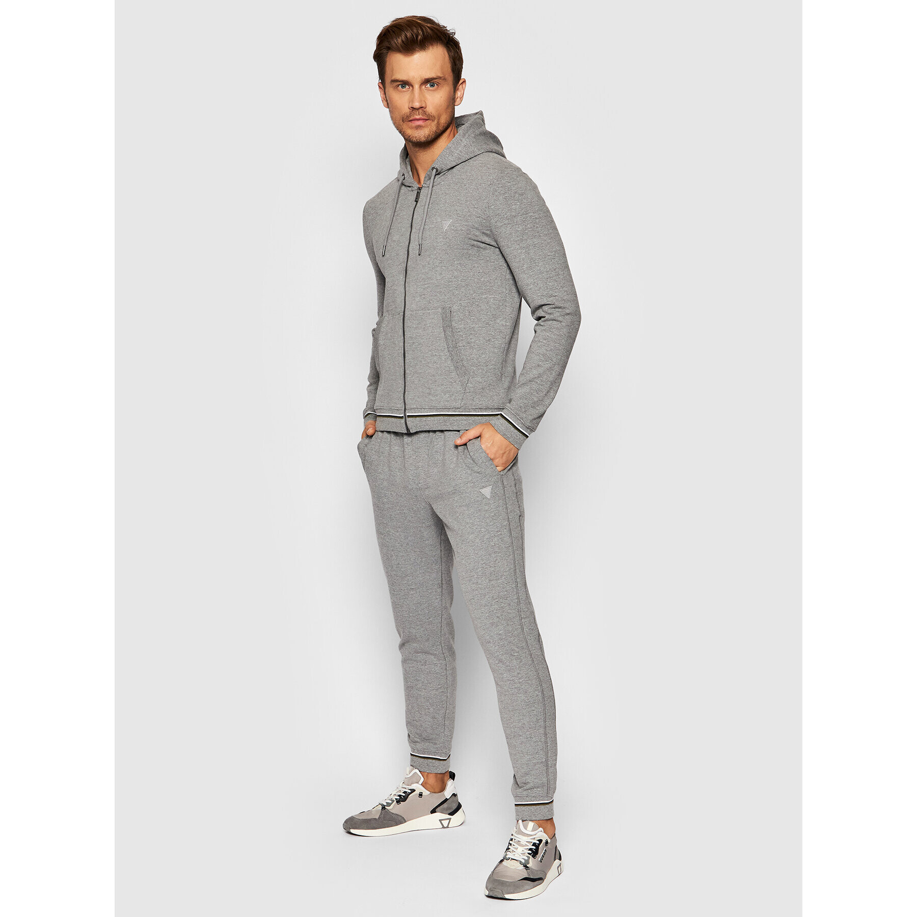 Guess Долнище анцуг M1YB37 K7ON1 Сив Slim Fit - Pepit.bg