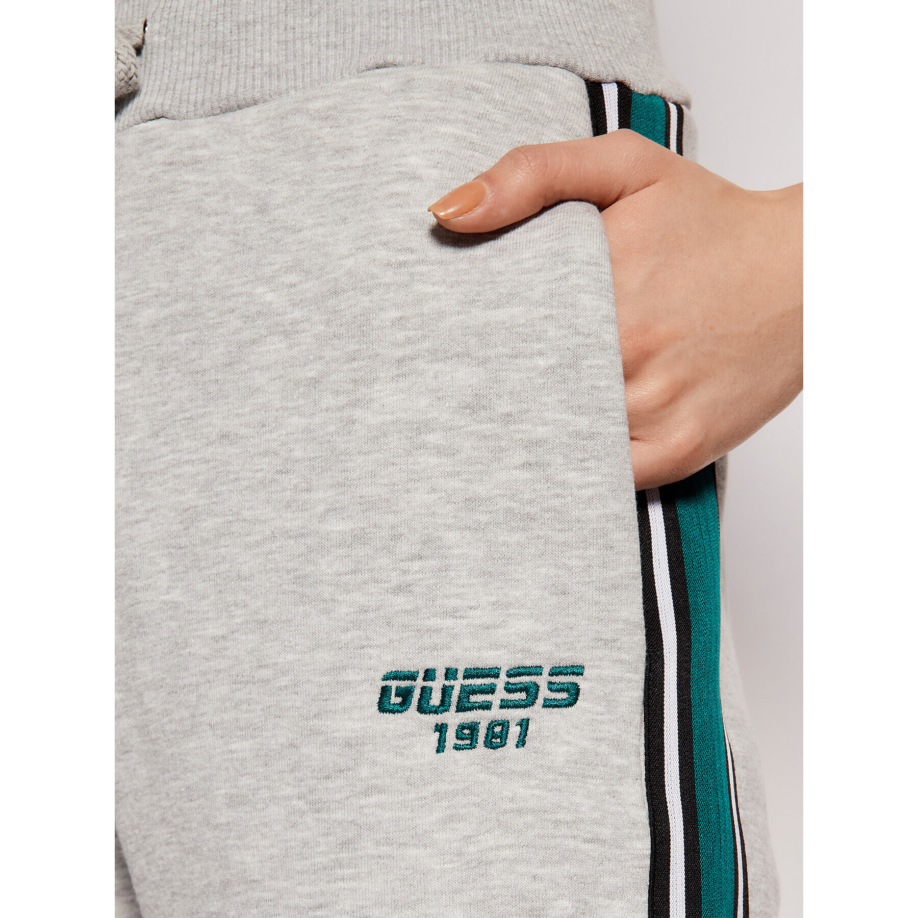 Guess Долнище анцуг O1RA32 FL03Y Сив Regular Fit - Pepit.bg