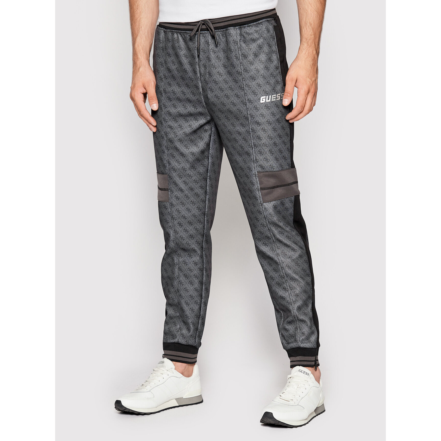 Guess Долнище анцуг Over Logo Z2YB08 FL04Q Черен Regular Fit - Pepit.bg