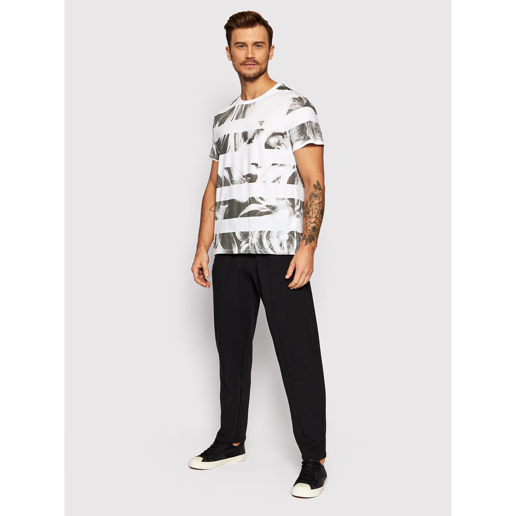 Guess Долнище анцуг U1BB00 FL043 Черен Relaxed Fit - Pepit.bg