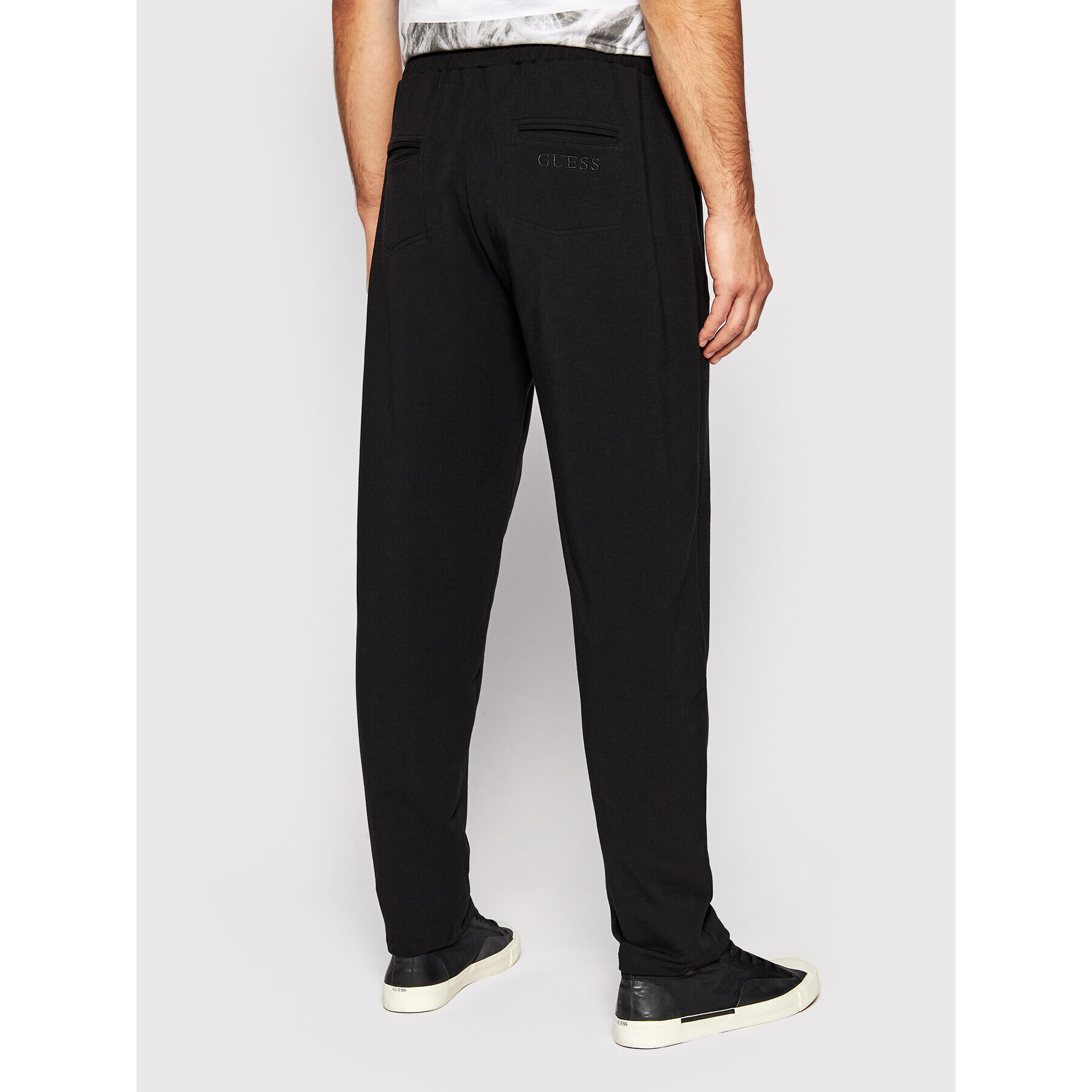 Guess Долнище анцуг U1BB00 FL043 Черен Relaxed Fit - Pepit.bg