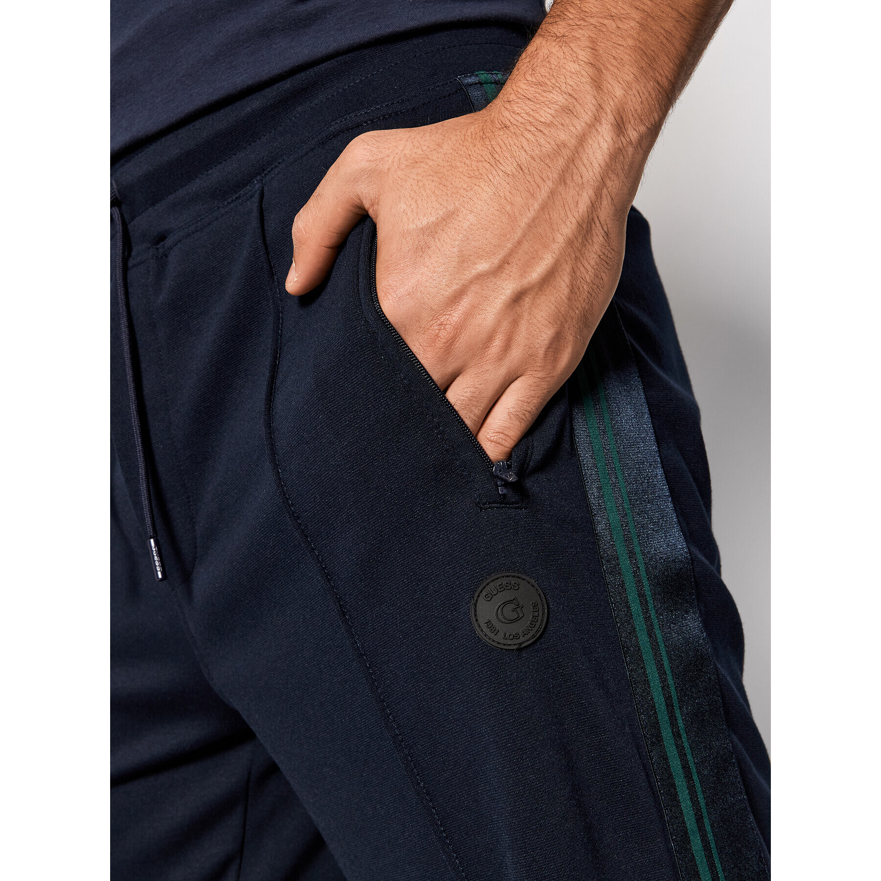 Guess Долнище анцуг U1GA41 RAJW0 Тъмносин Regular Fit - Pepit.bg
