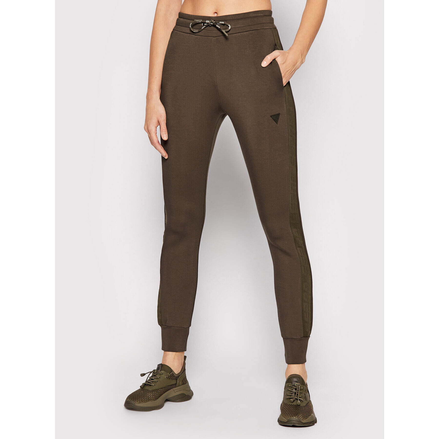 Guess Долнище анцуг V2RB02 KAMN2 Кафяв Regular Fit - Pepit.bg