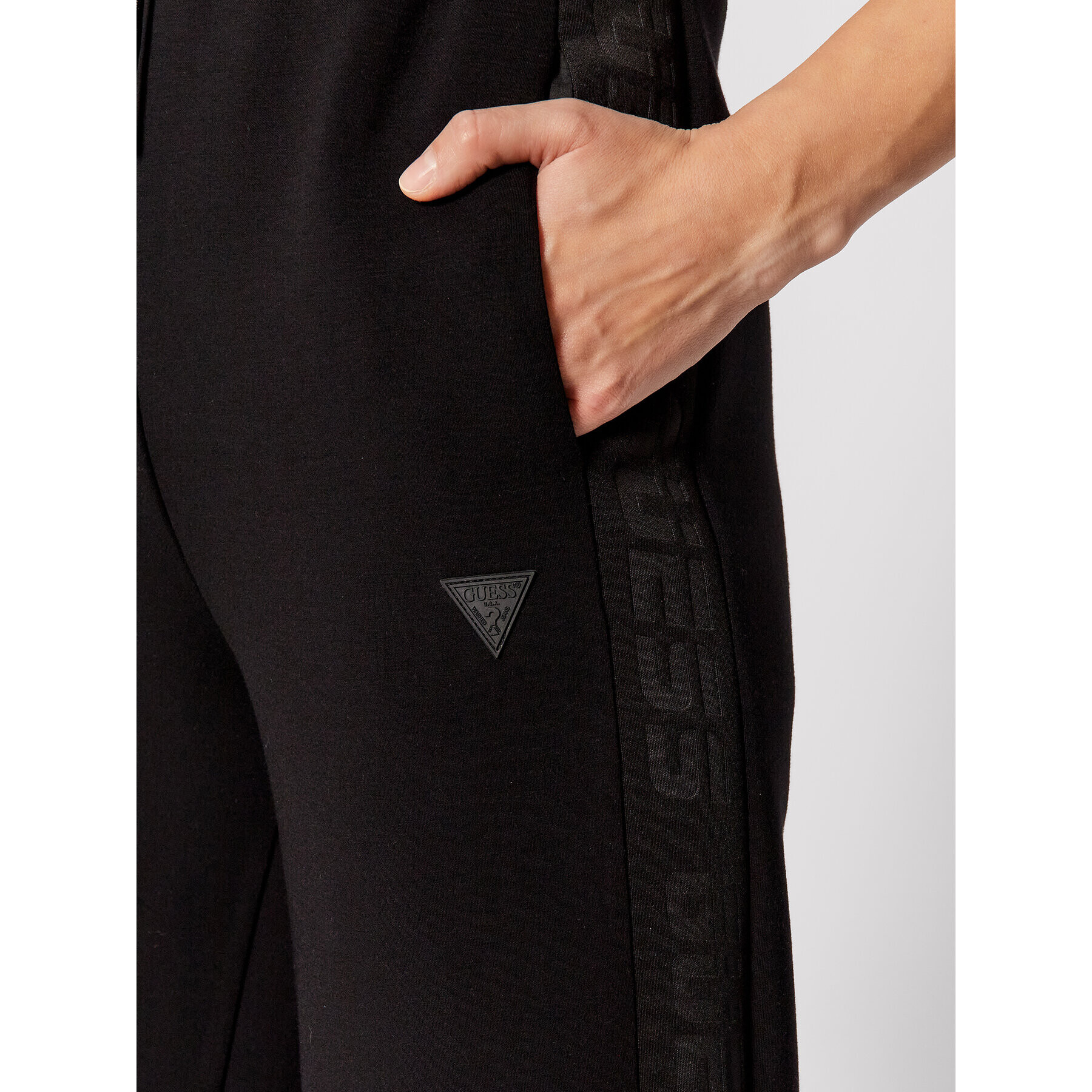 Guess Долнище анцуг V2RB12 K7UW2 Черен Relaxed Fit - Pepit.bg