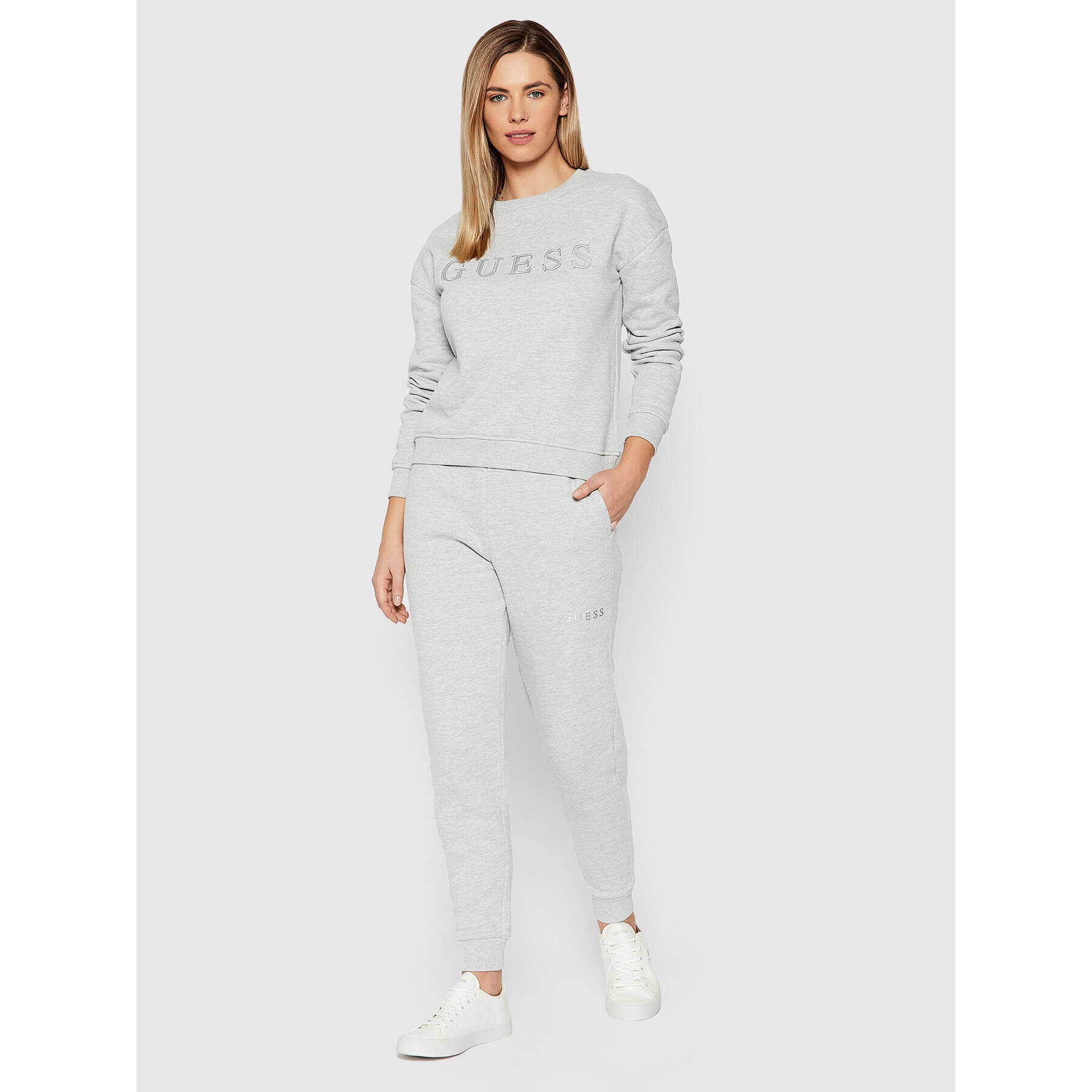 Guess Долнище анцуг V2RB23 K9V31 Сив Regular Fit - Pepit.bg