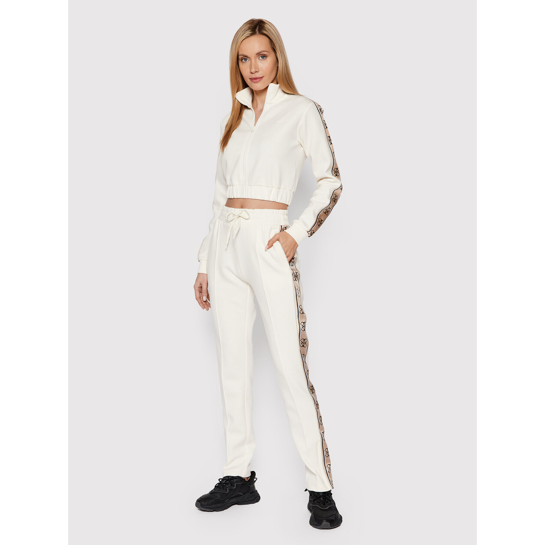 Guess Долнище анцуг V2RB26 KA3P1 Бежов Regular Fit - Pepit.bg