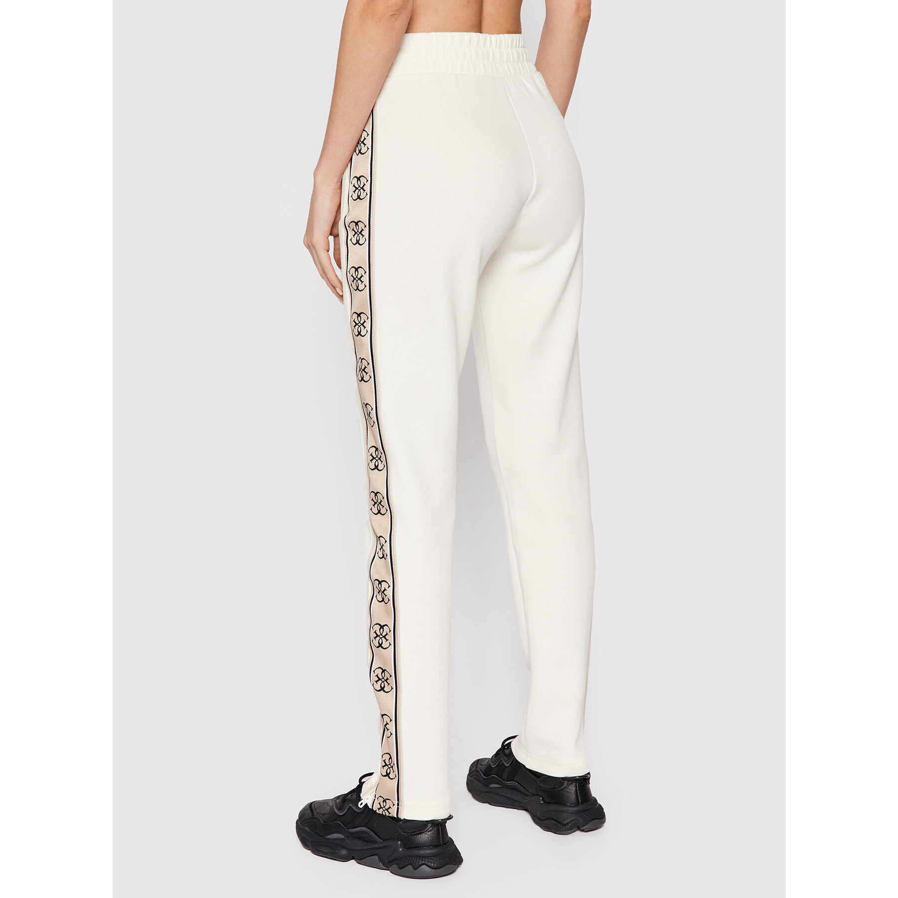 Guess Долнище анцуг V2RB26 KA3P1 Бежов Regular Fit - Pepit.bg