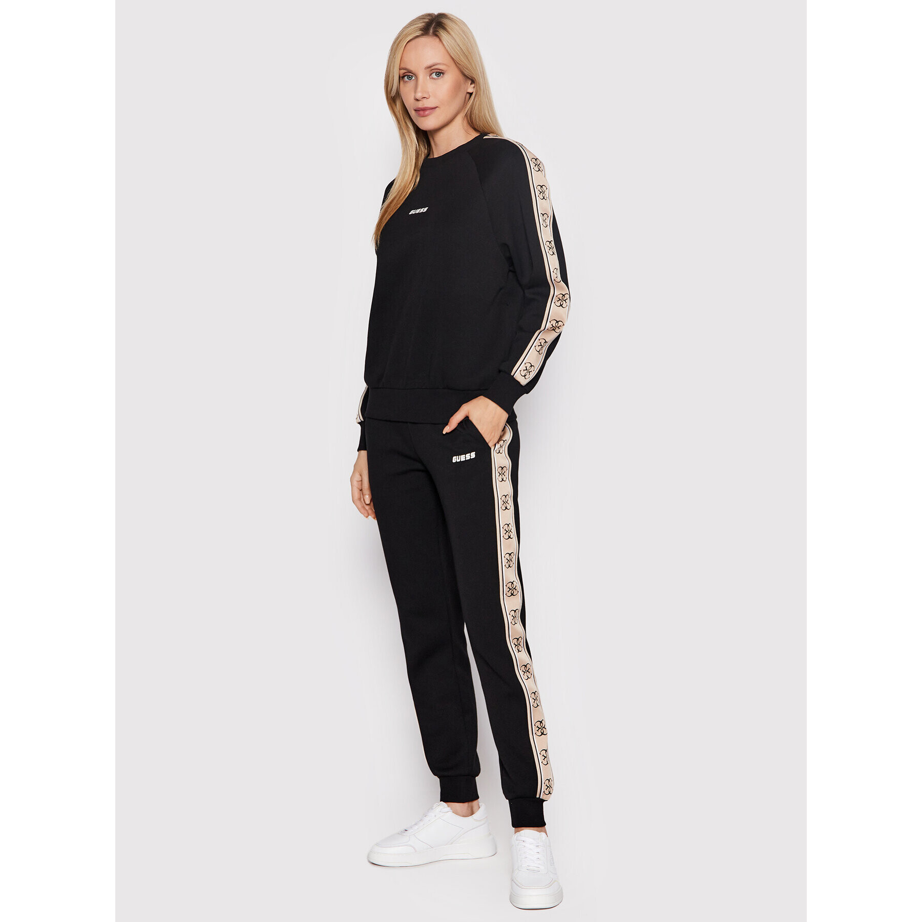 Guess Долнище анцуг V2YB15 KA3P1 Черен Regular Fit - Pepit.bg