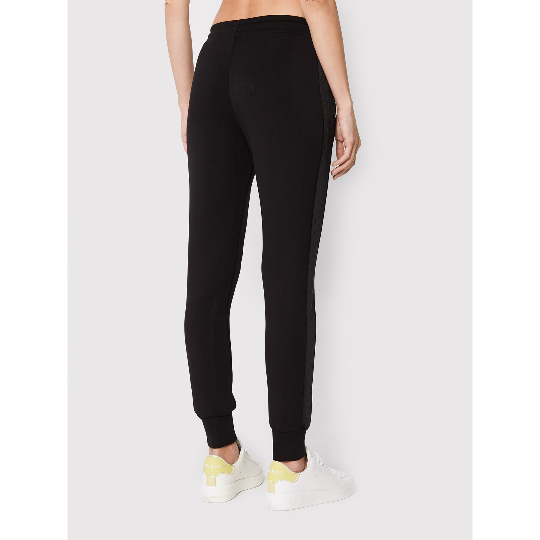 Guess Долнище анцуг V2YB18 K7UW2 Черен Regular Fit - Pepit.bg
