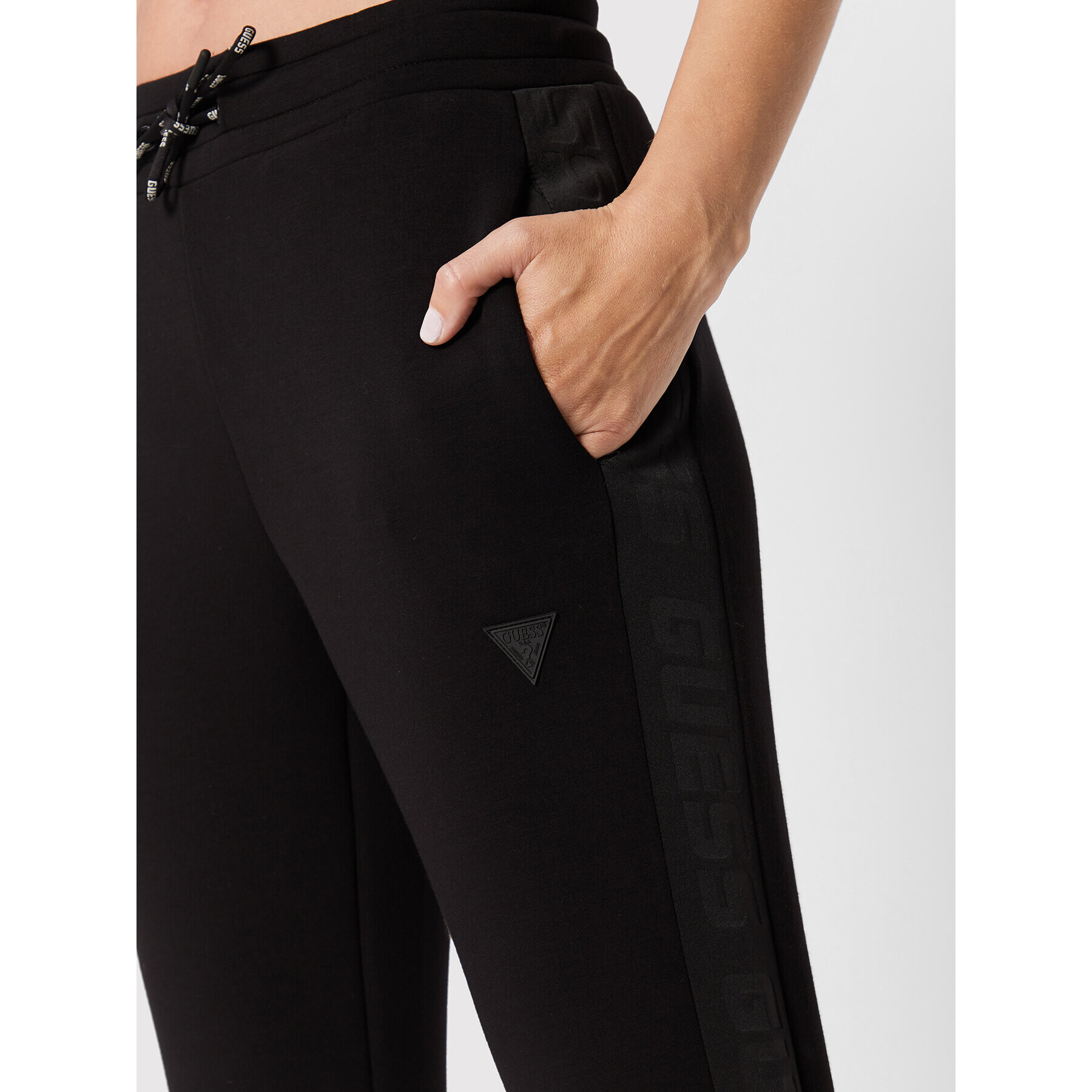Guess Долнище анцуг V2YB18 K7UW2 Черен Regular Fit - Pepit.bg