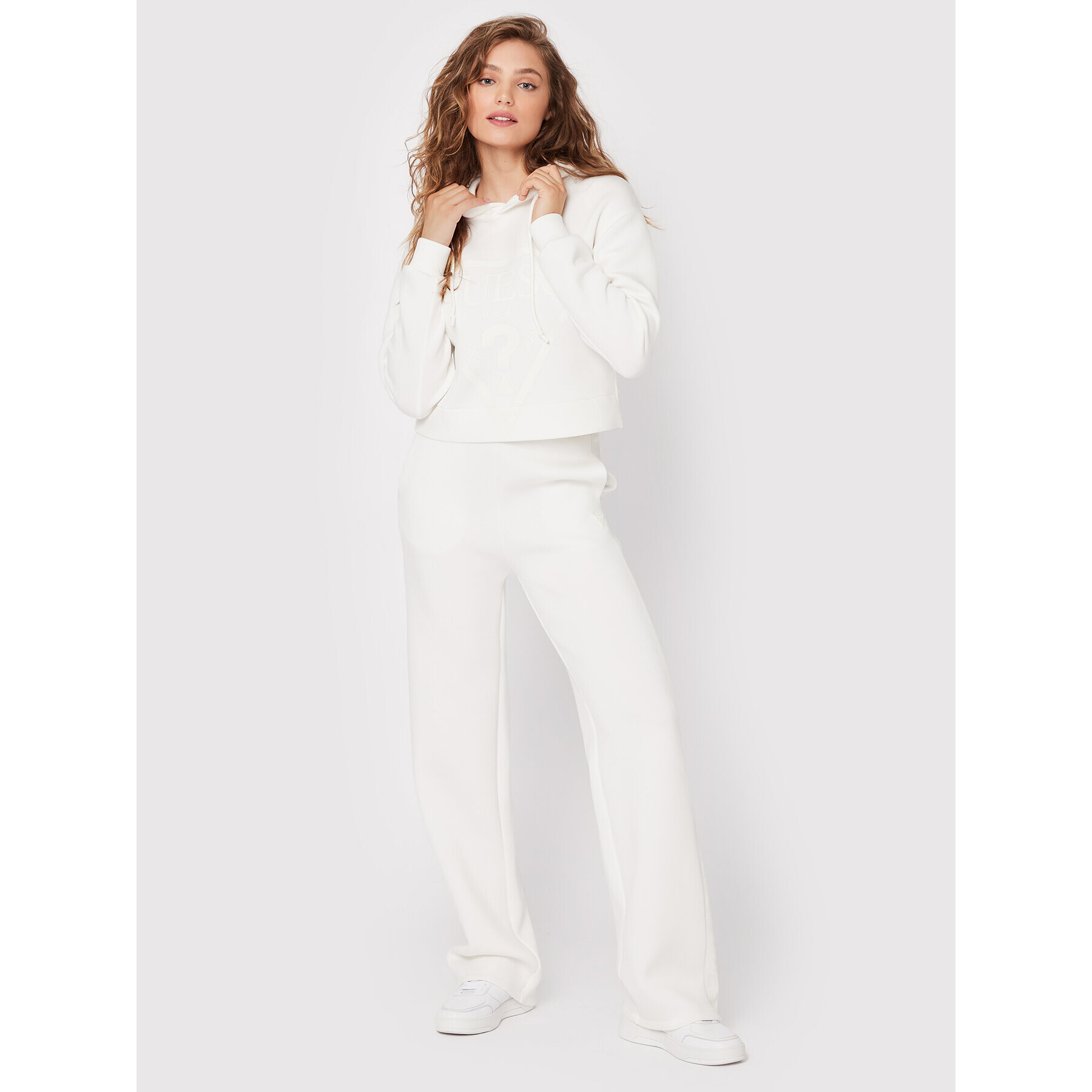 Guess Долнище анцуг V2YB19 K7UW2 Бял Regular Fit - Pepit.bg