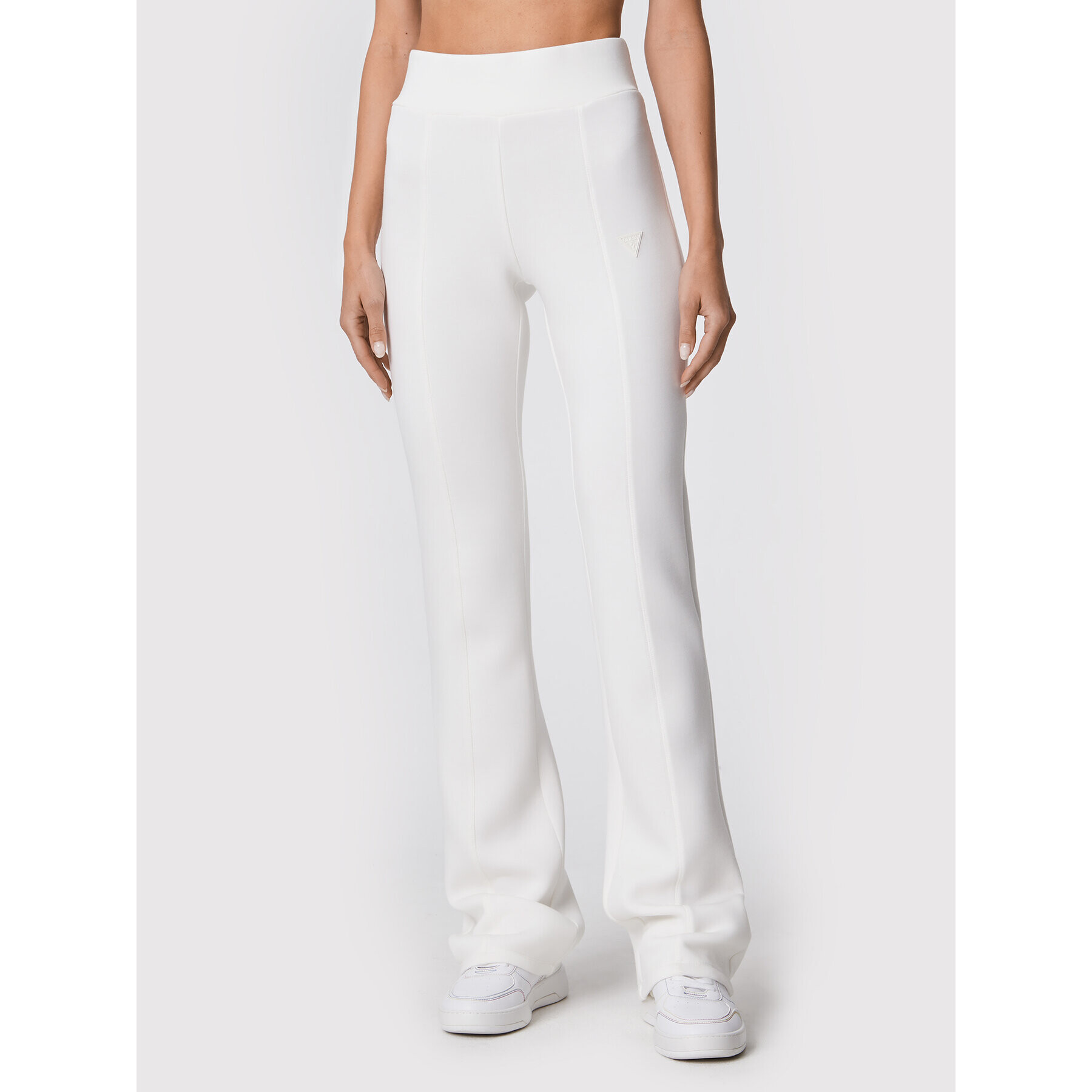 Guess Долнище анцуг V2YB20 K7UW2 Бял Relaxed Fit - Pepit.bg