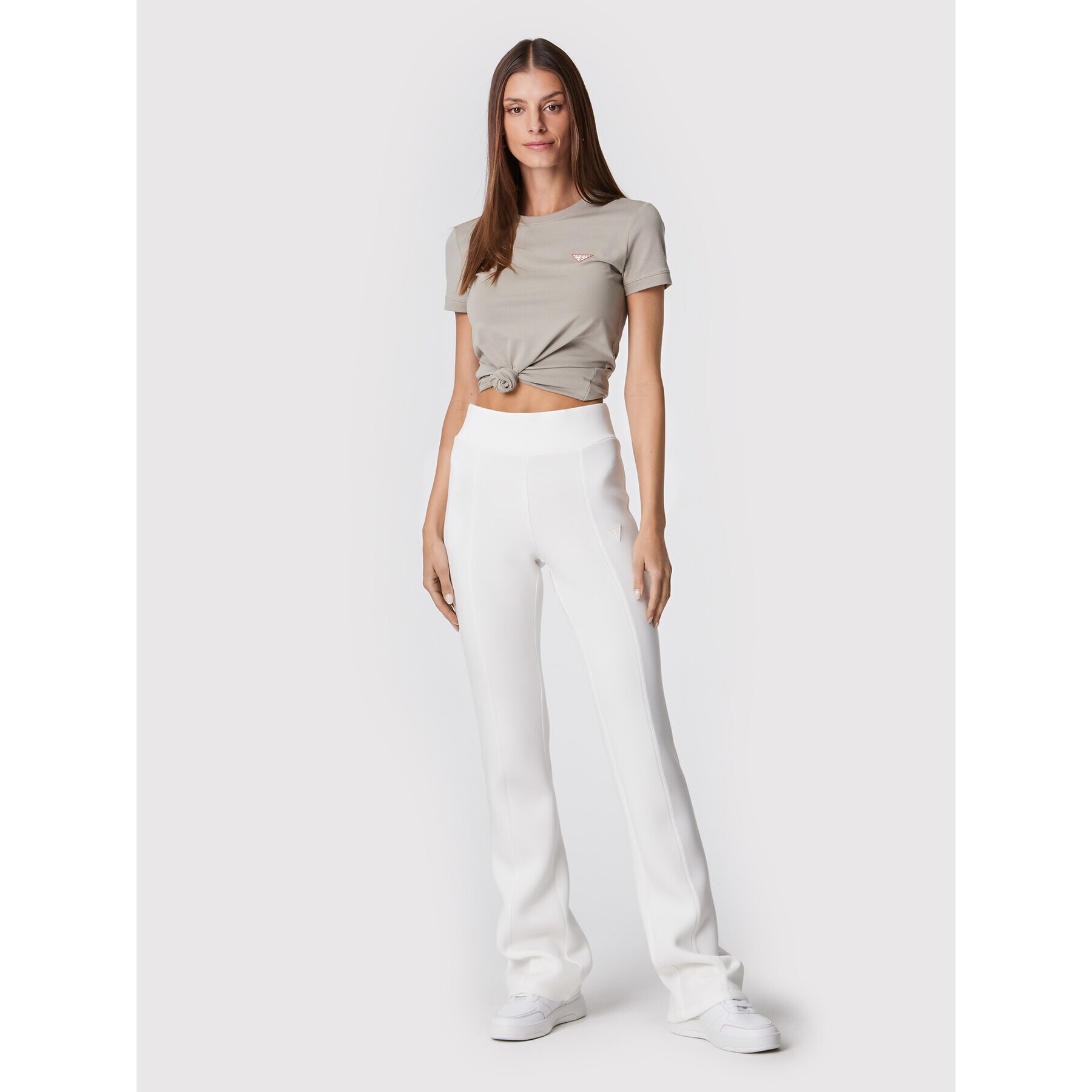 Guess Долнище анцуг V2YB20 K7UW2 Бял Relaxed Fit - Pepit.bg