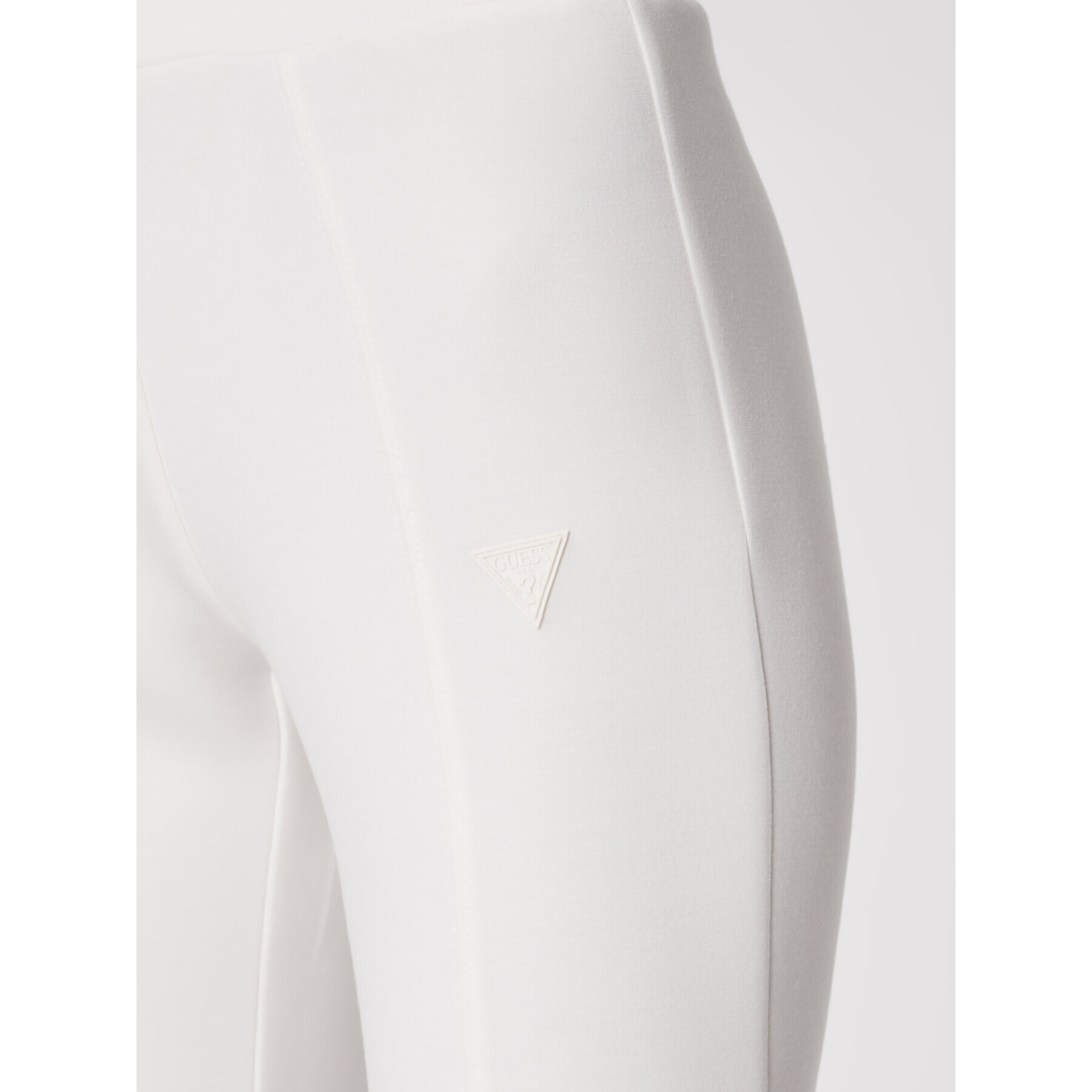 Guess Долнище анцуг V2YB20 K7UW2 Бял Relaxed Fit - Pepit.bg