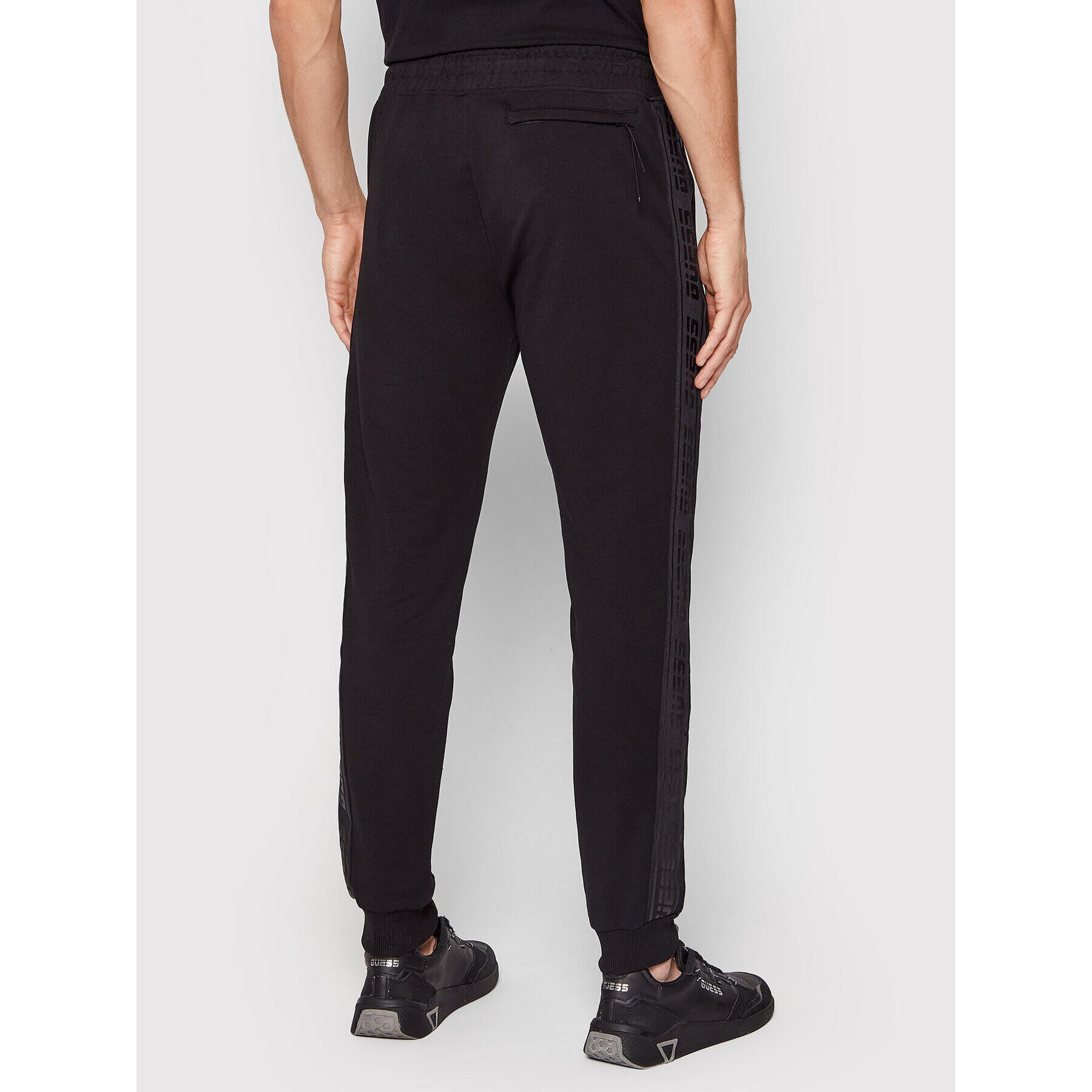 Guess Долнище анцуг Z2RB14 K6ZS1 Черен Regular Fit - Pepit.bg