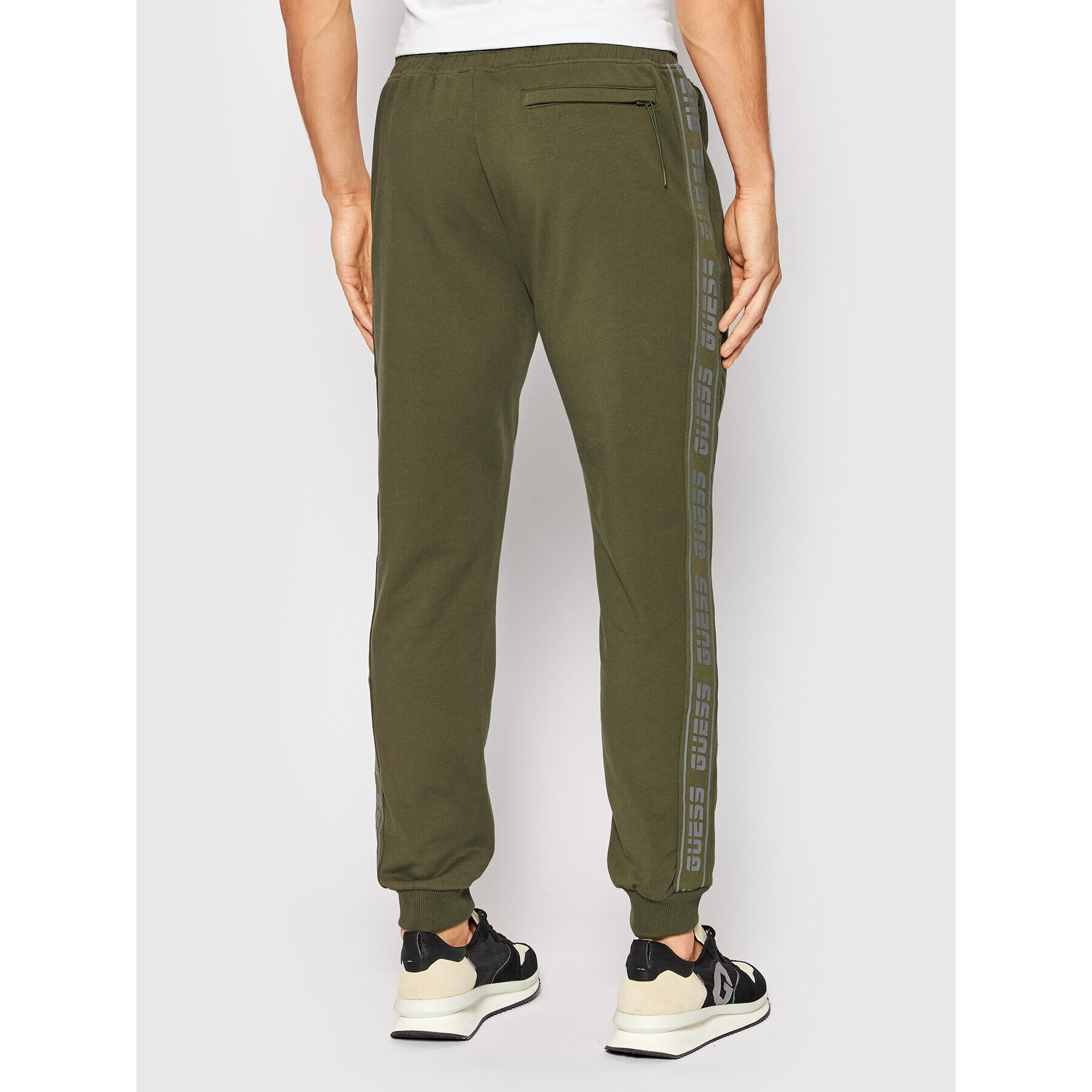 Guess Долнище анцуг Z2RB14 K6ZS1 Зелен Regular Fit - Pepit.bg