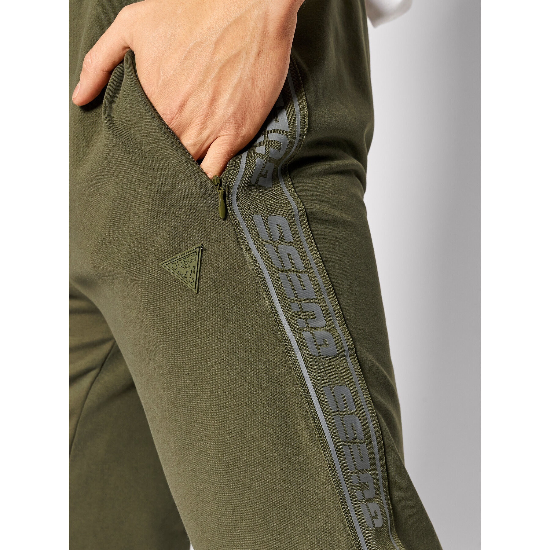 Guess Долнище анцуг Z2RB14 K6ZS1 Зелен Regular Fit - Pepit.bg