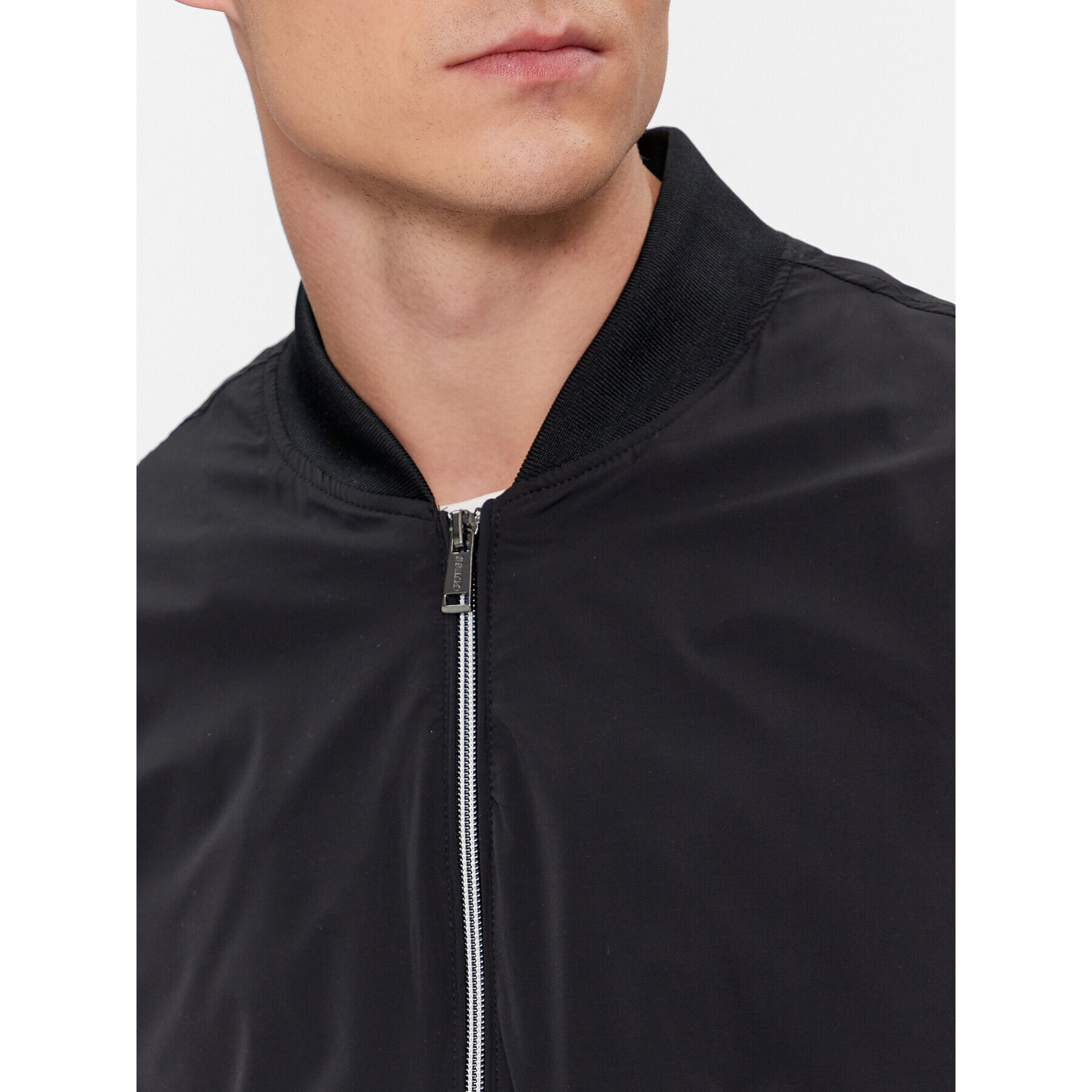 Guess Яке бомбър Tech Strerch M4RL02 WFVY2 Черен Regular Fit - Pepit.bg