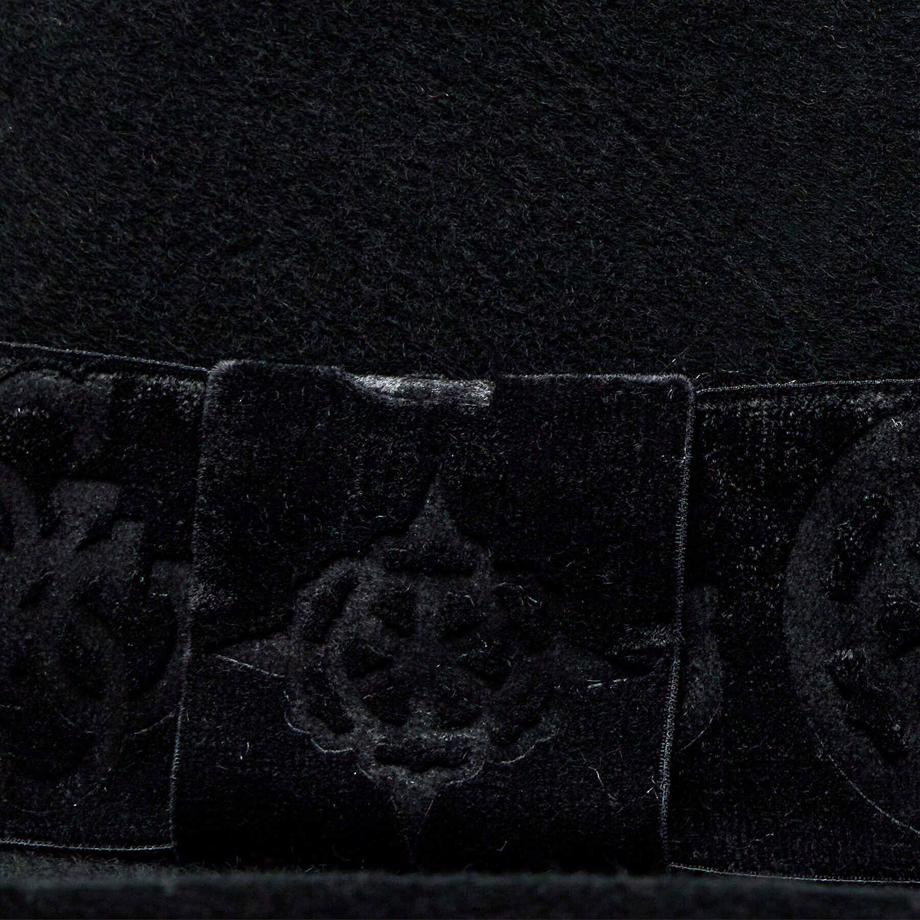 Guess Капела AW9936 WOL01 Черен - Pepit.bg