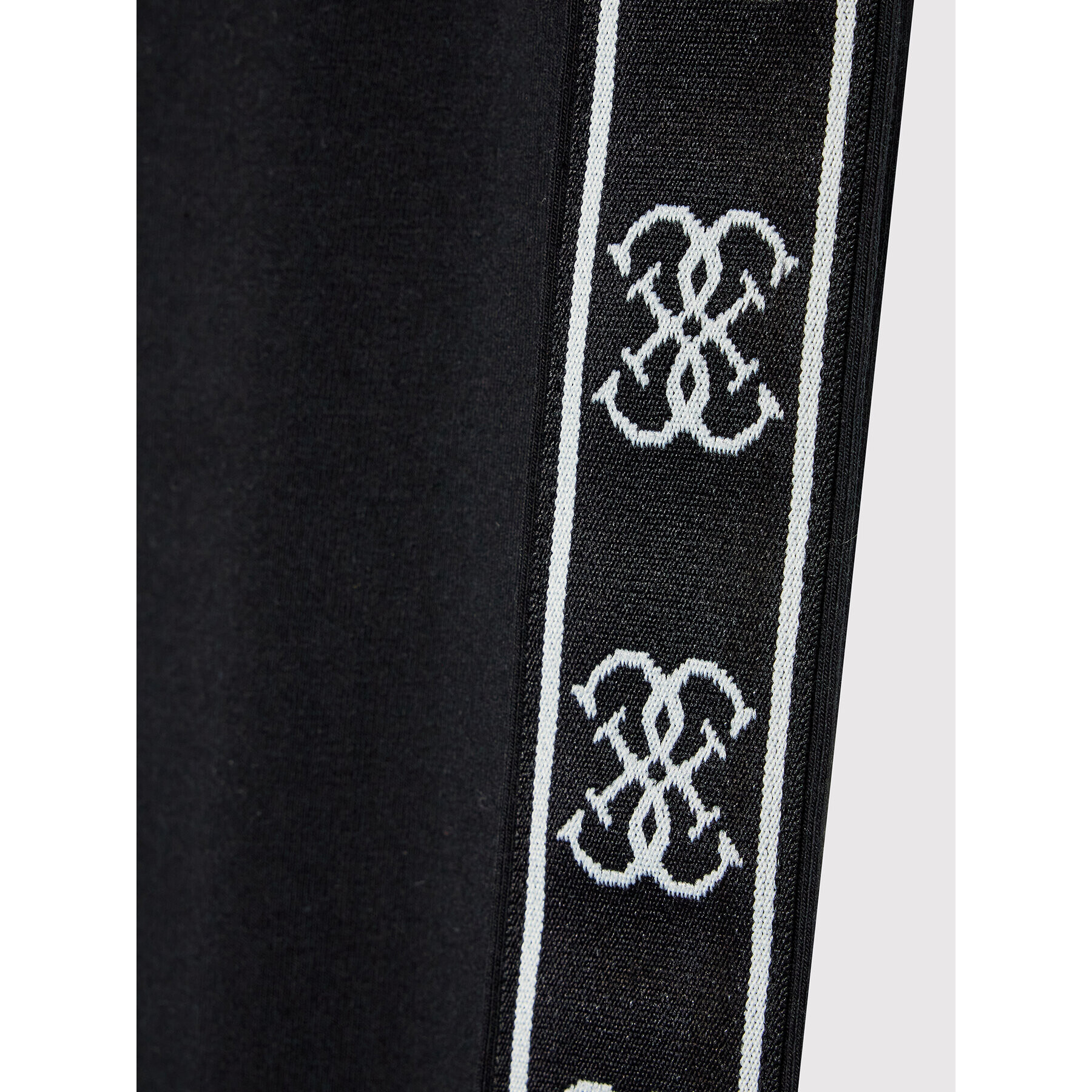 Guess Клин J2YB19 KABR0 Черен Slim Fit - Pepit.bg
