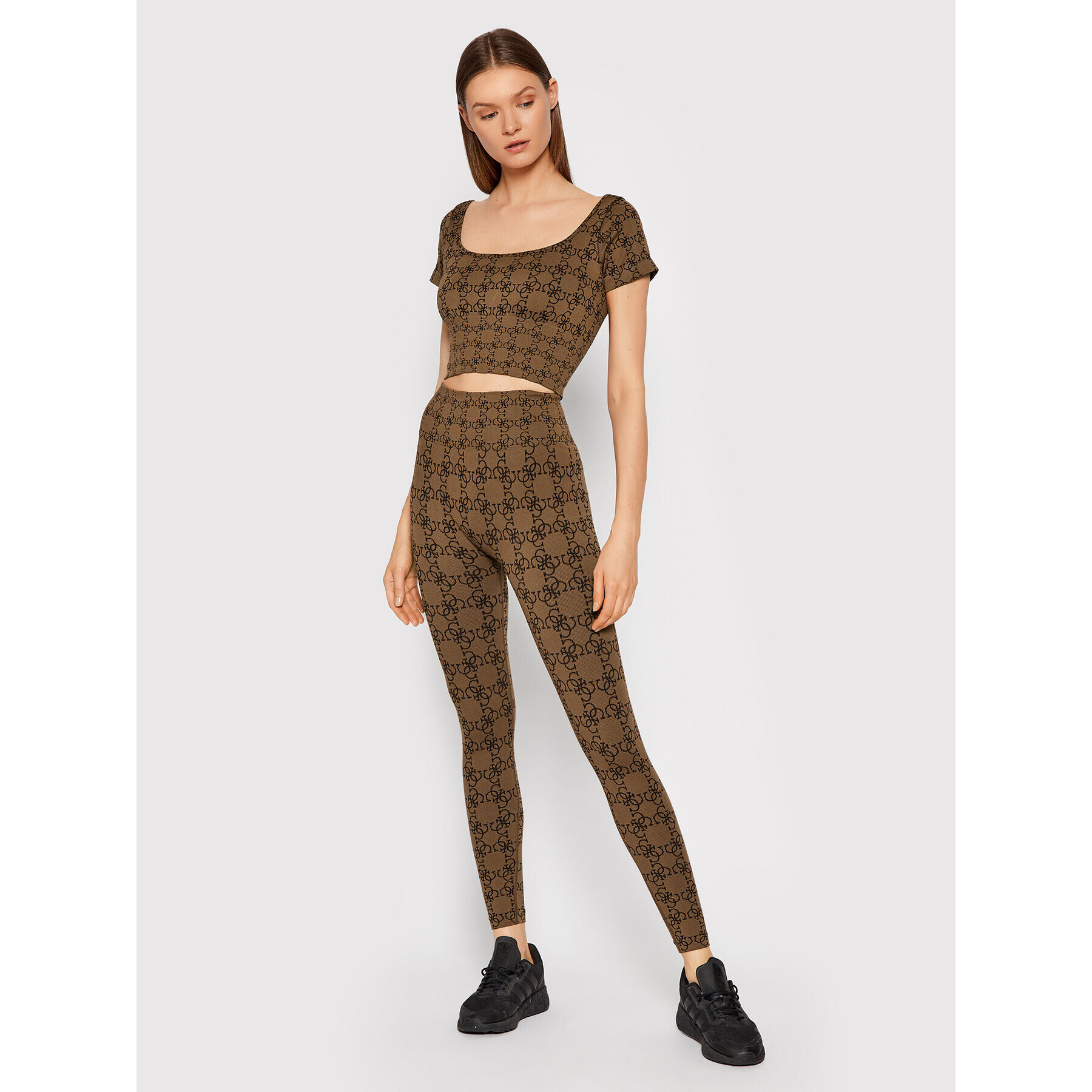 Guess Клин O1BA73 ZZ04N Кафяв Slim Fit - Pepit.bg