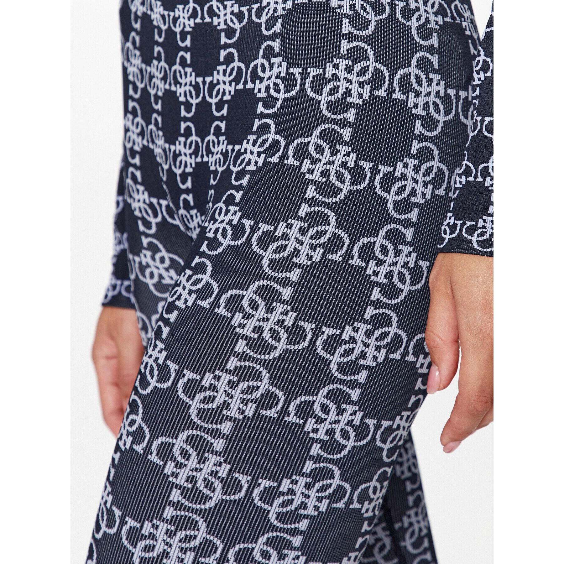Guess Клин V3BB08 ZZ04N Бежов Slim Fit - Pepit.bg